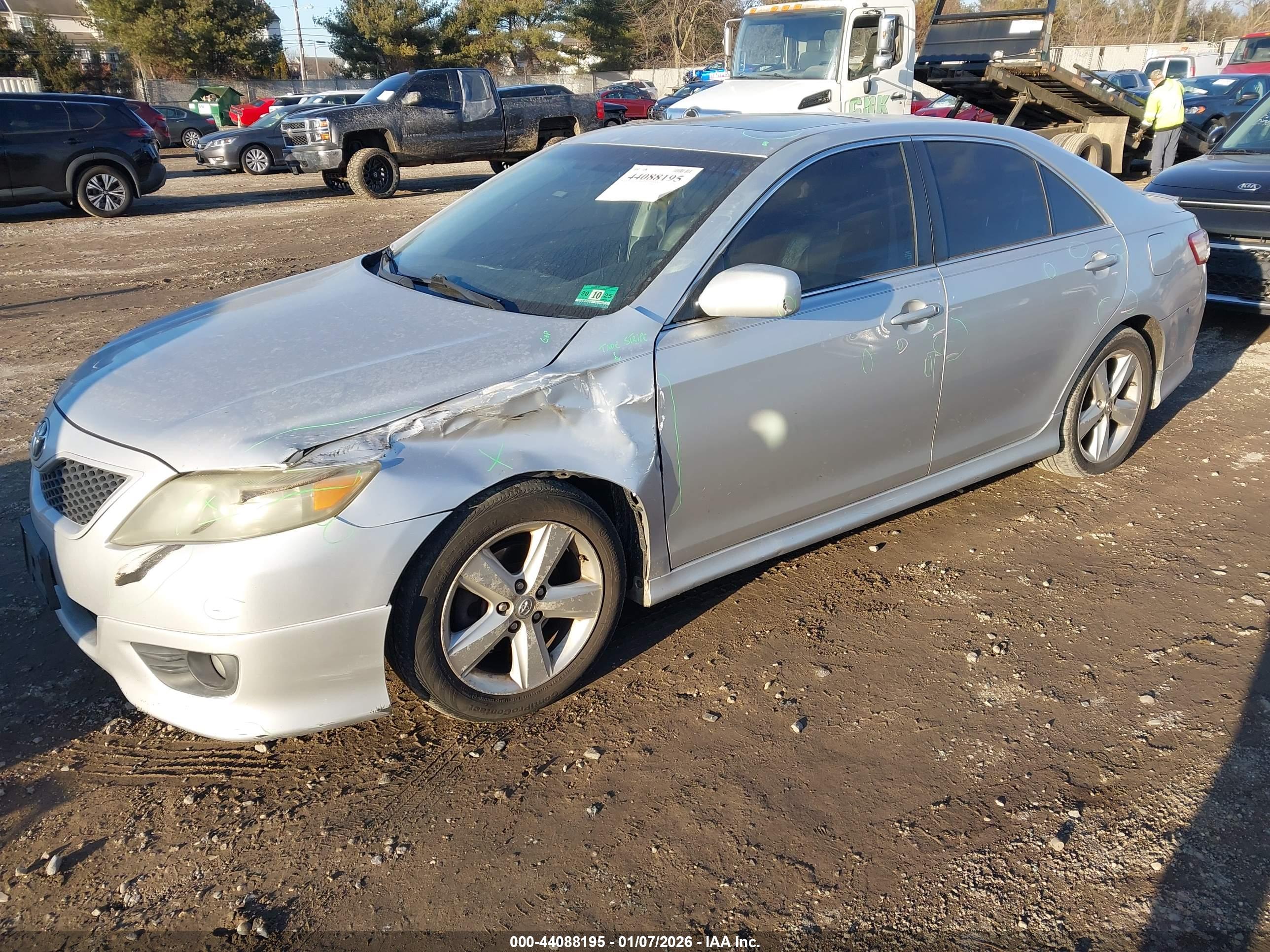 TOYOTA CAMRY image 2