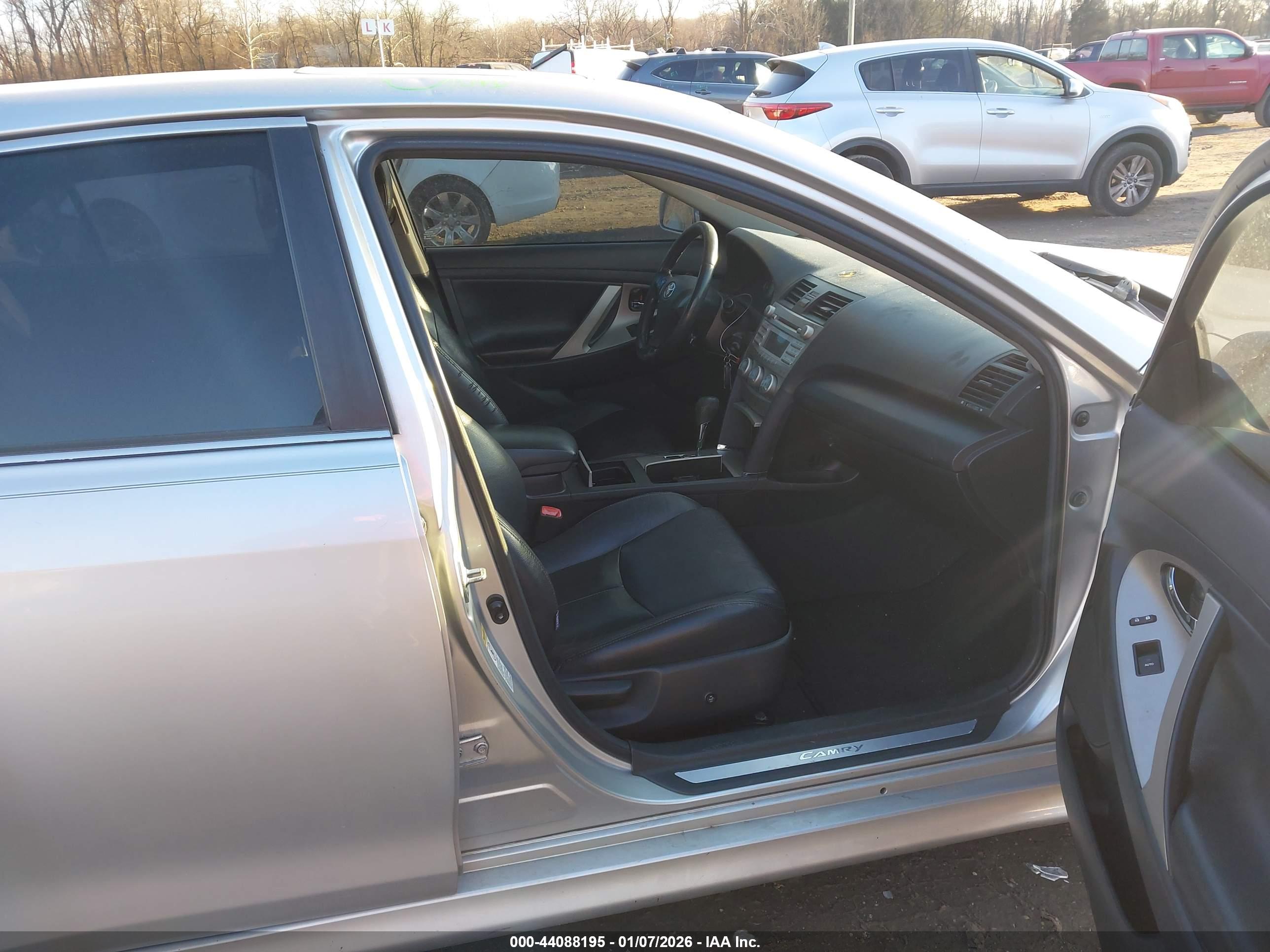 TOYOTA CAMRY image 5