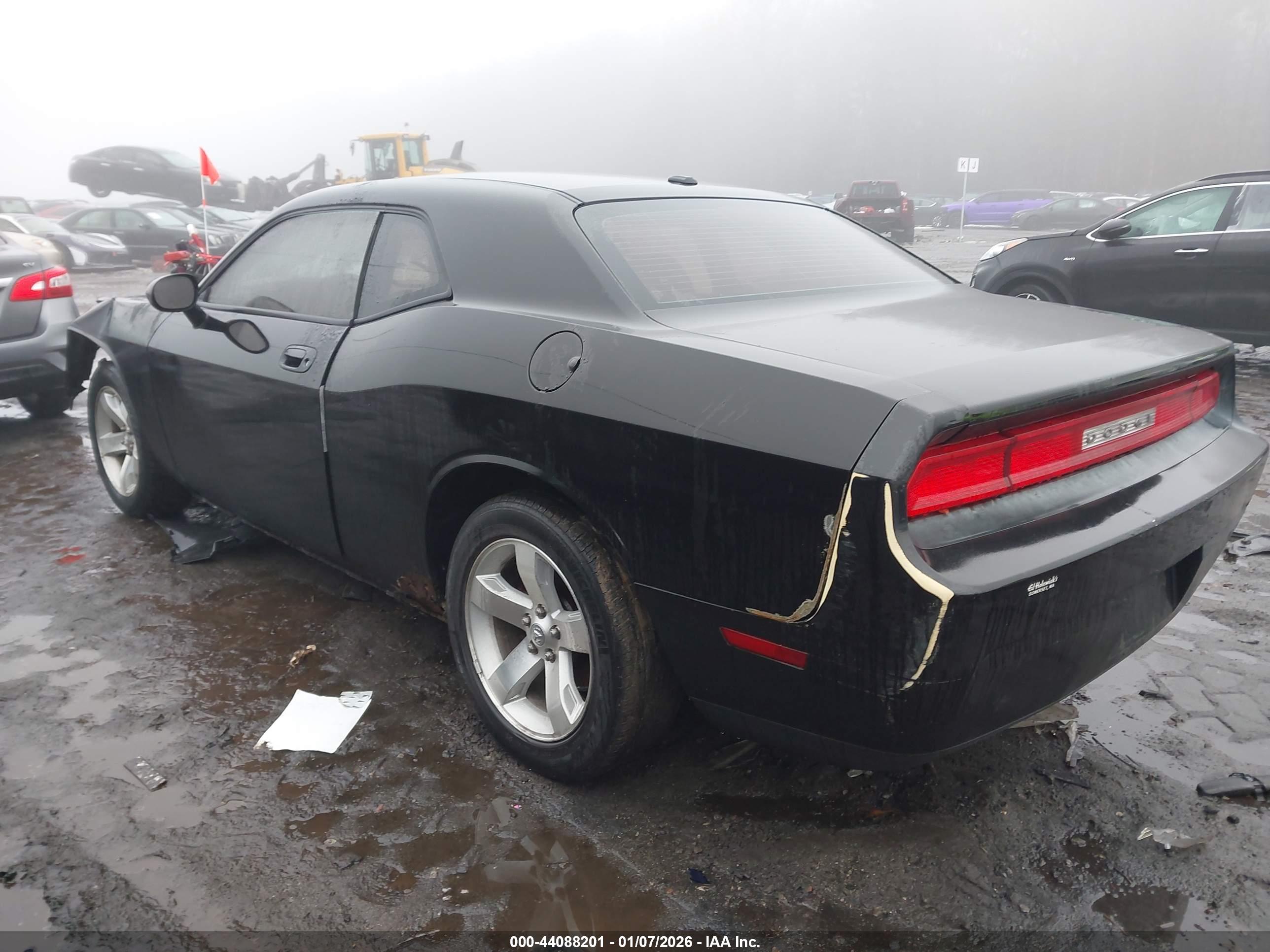 DODGE CHALLENGER image 3