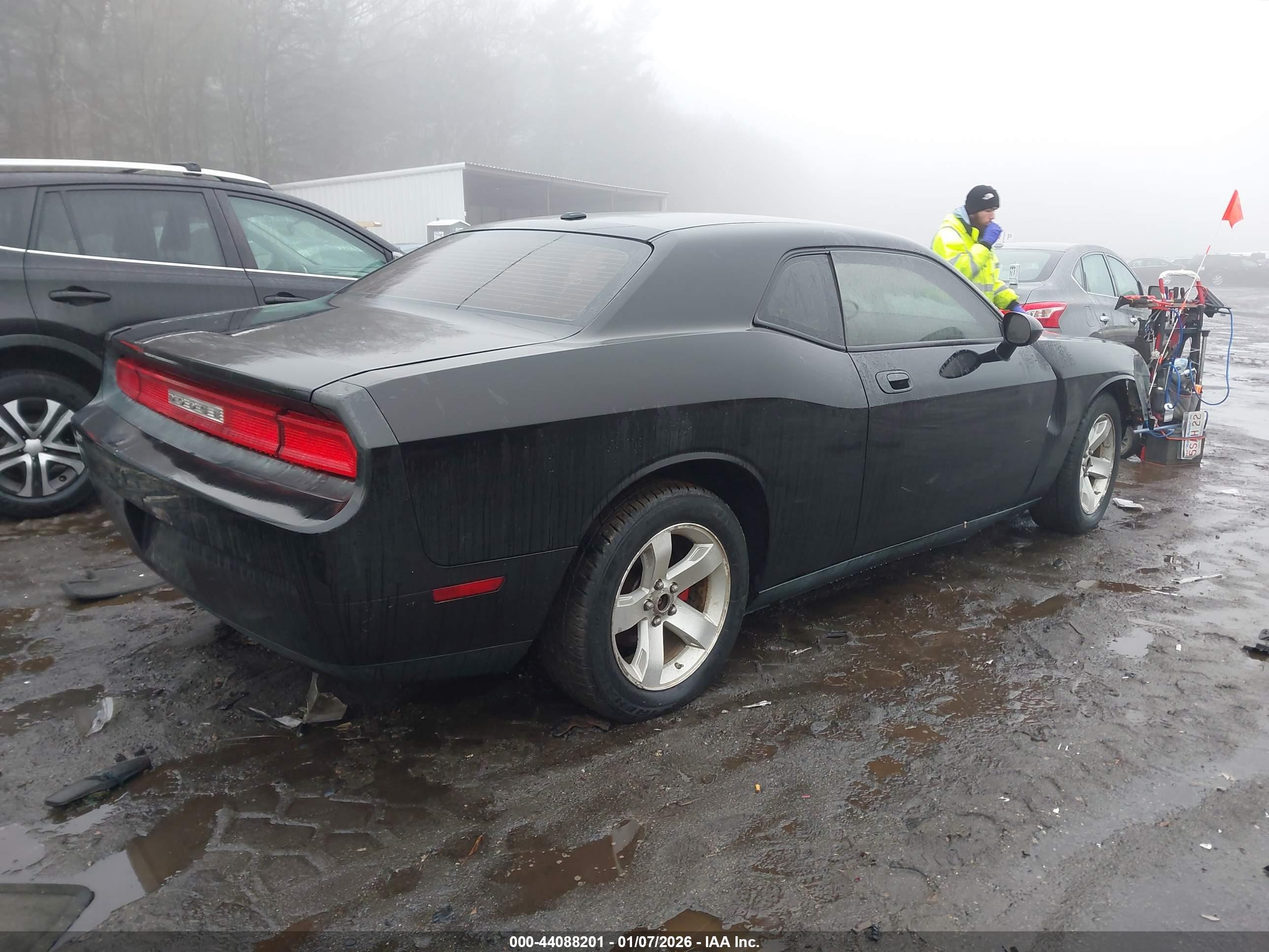 DODGE CHALLENGER image 4