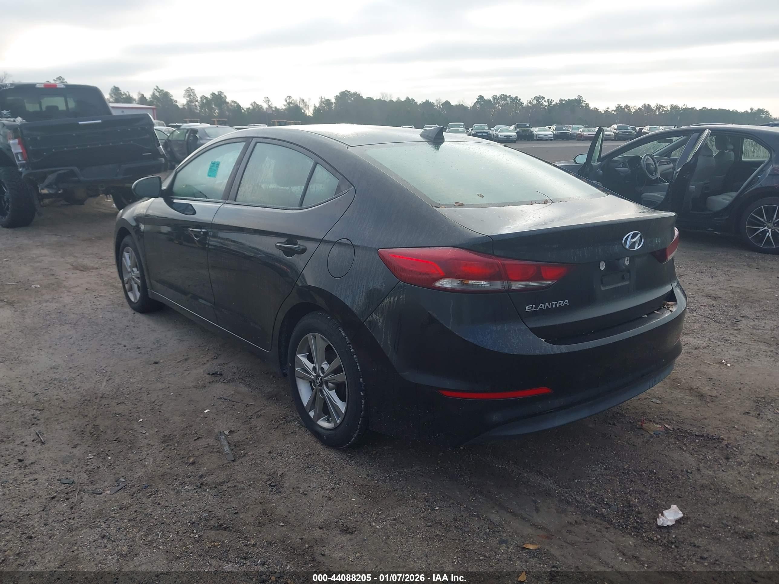 HYUNDAI ELANTRA image 3
