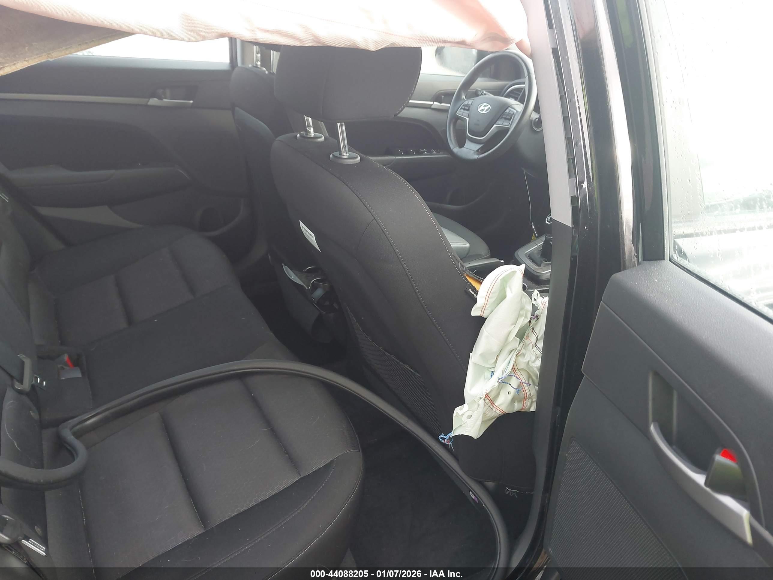 HYUNDAI ELANTRA image 8