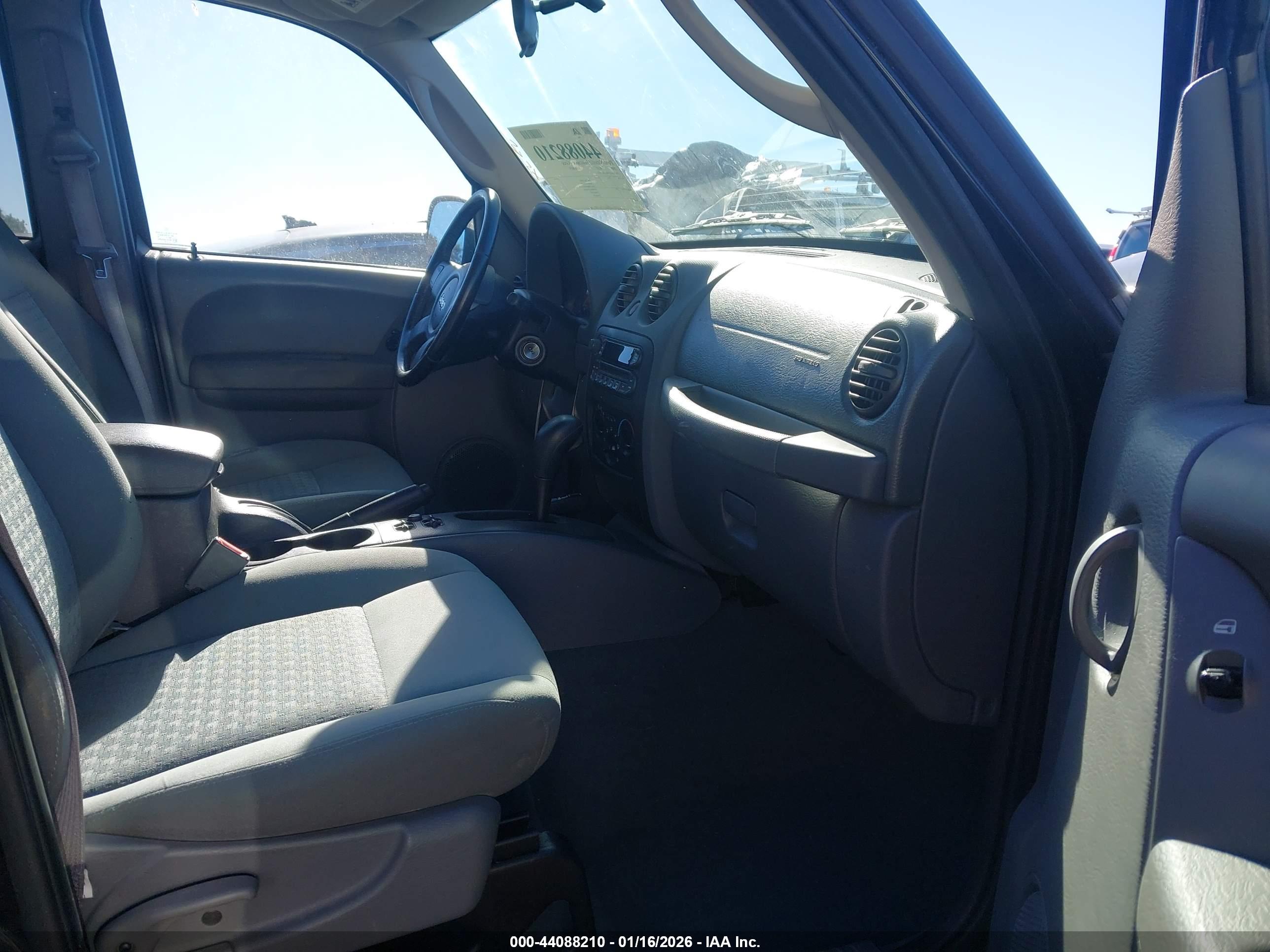 JEEP LIBERTY image 5