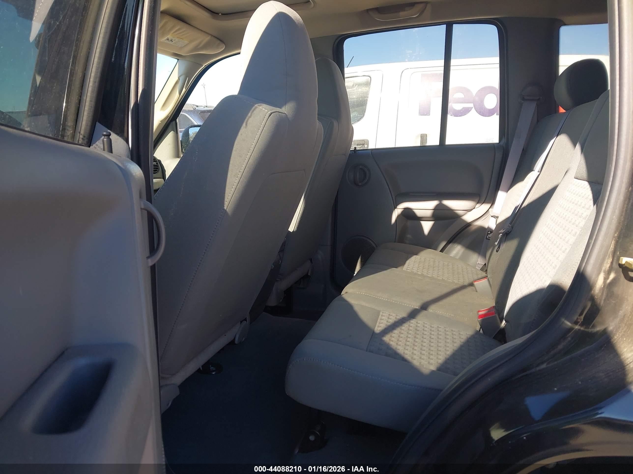JEEP LIBERTY image 8