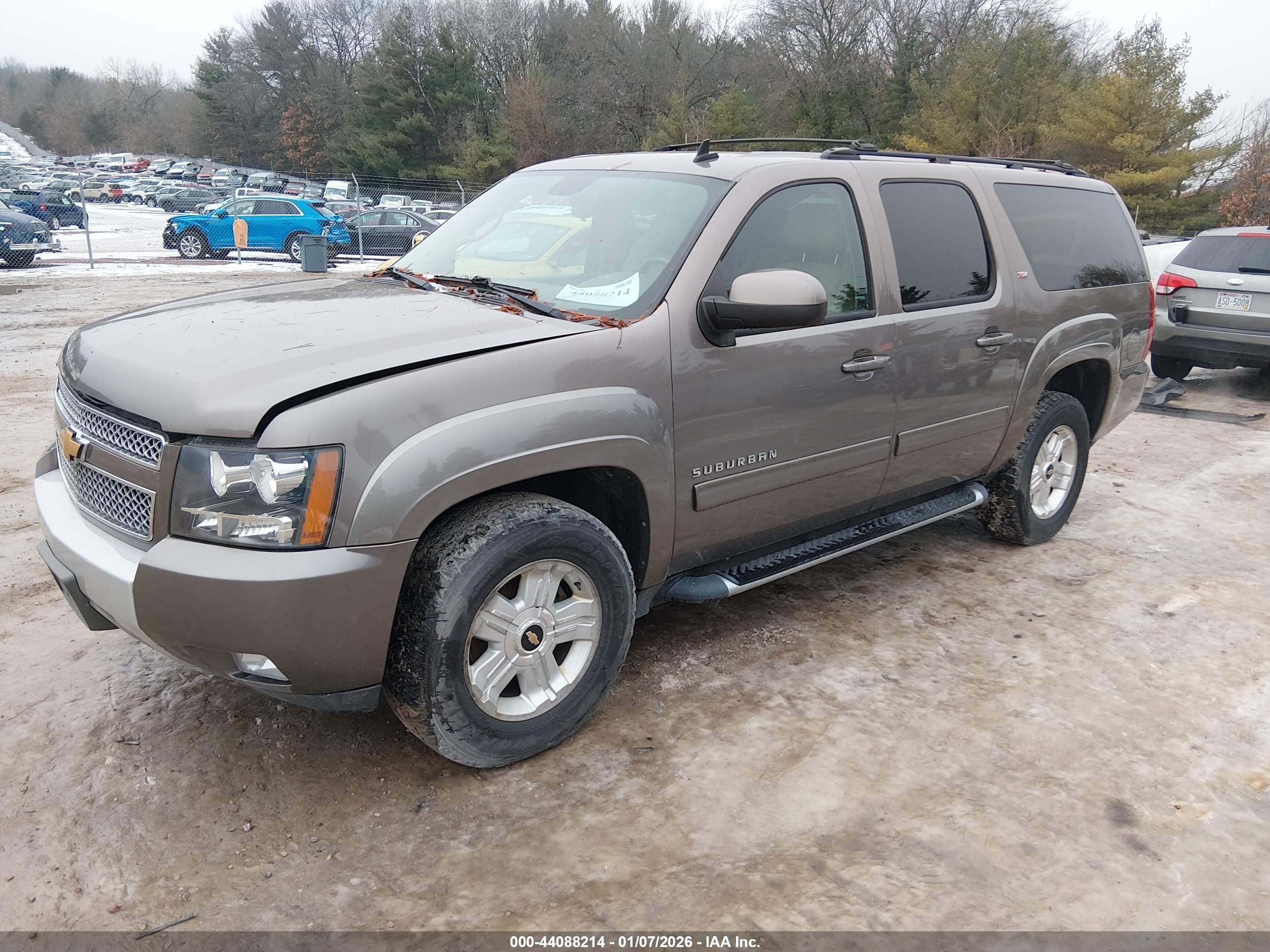 CHEVROLET SUBURBAN image 2