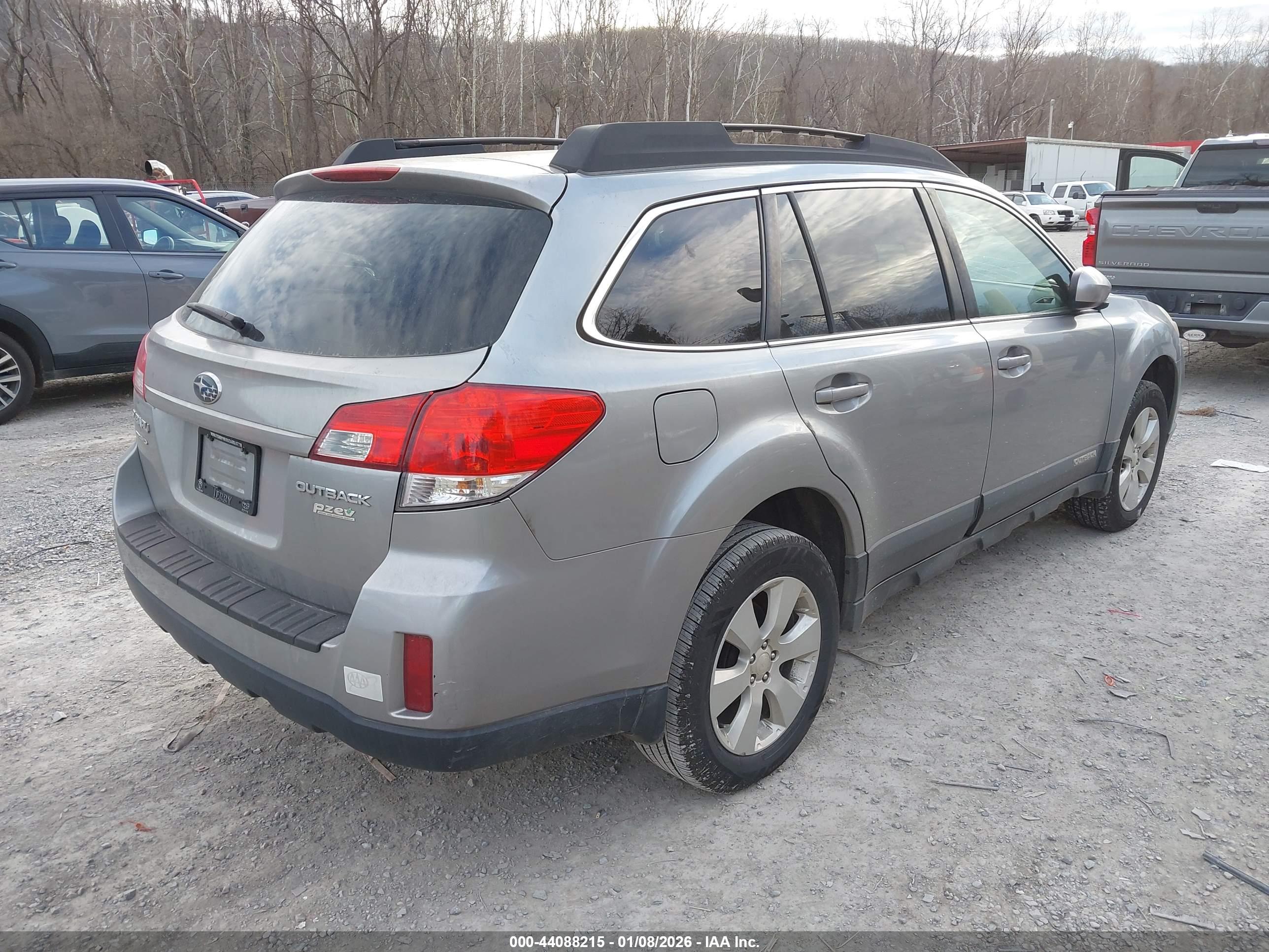 SUBARU OUTBACK image 4