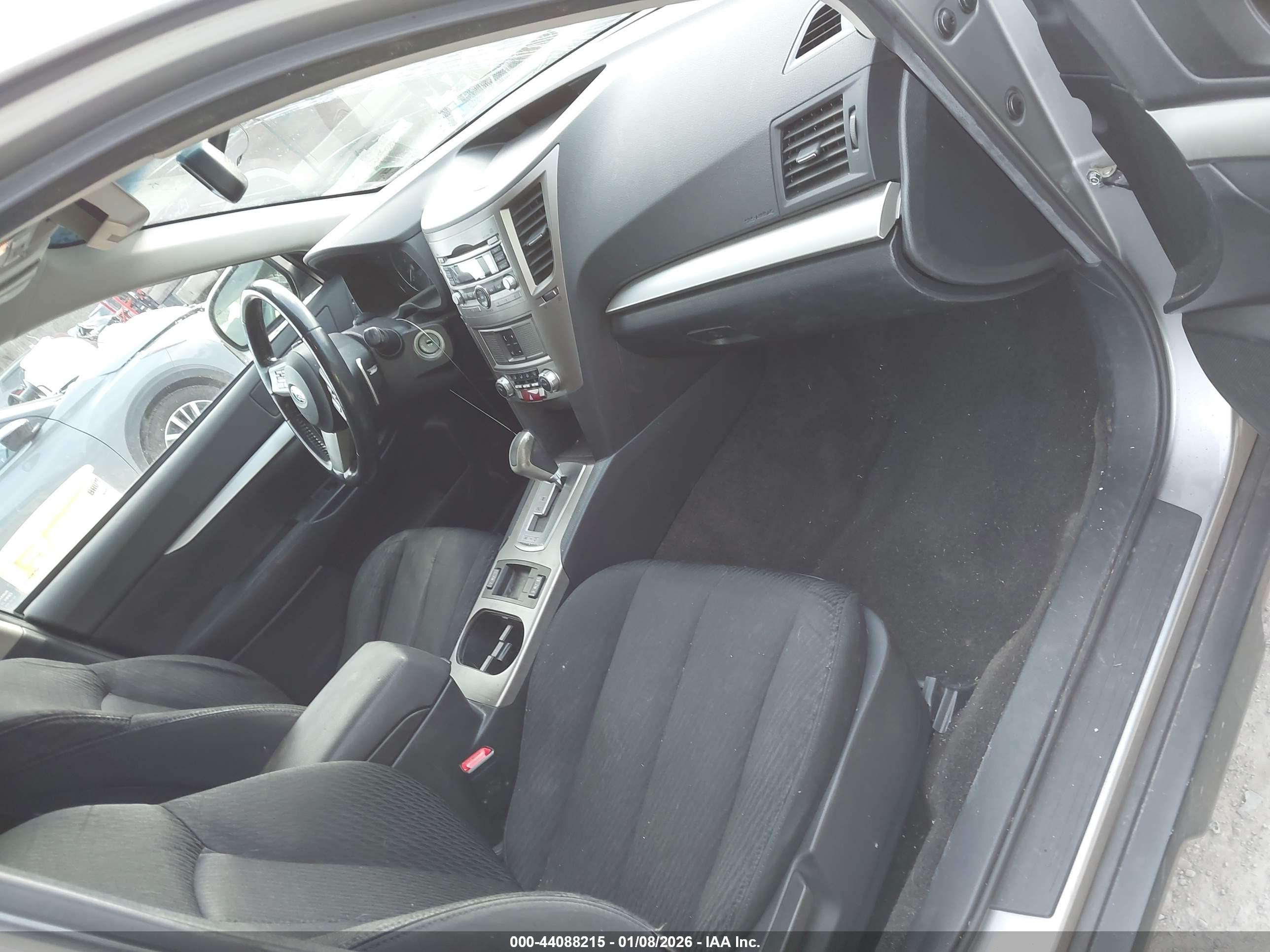 SUBARU OUTBACK image 5