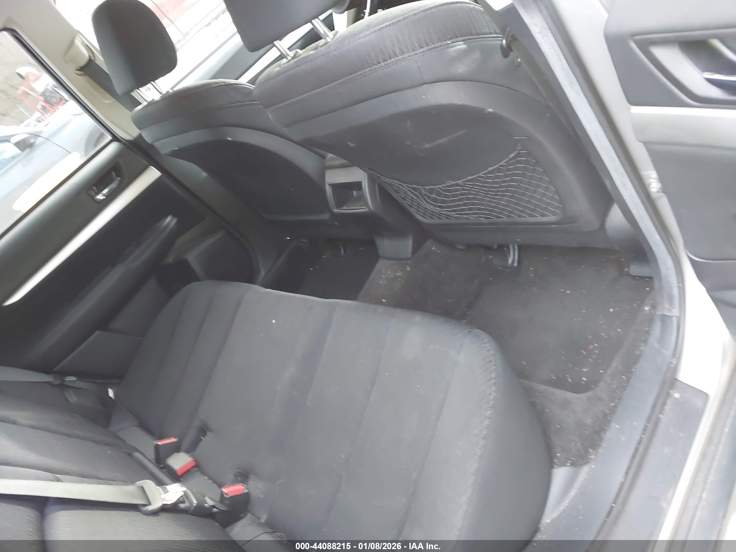 SUBARU OUTBACK image 8