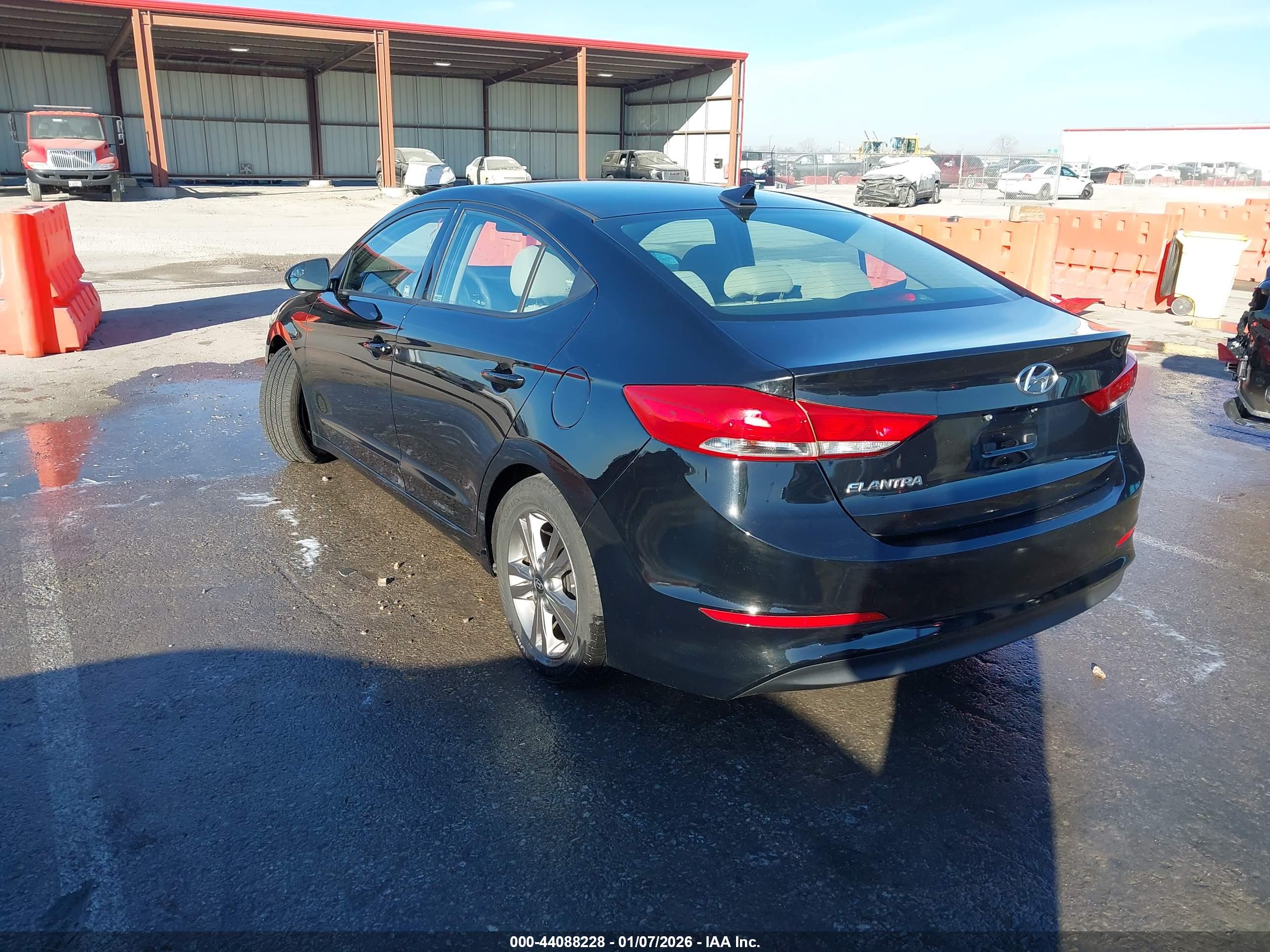 HYUNDAI ELANTRA image 3
