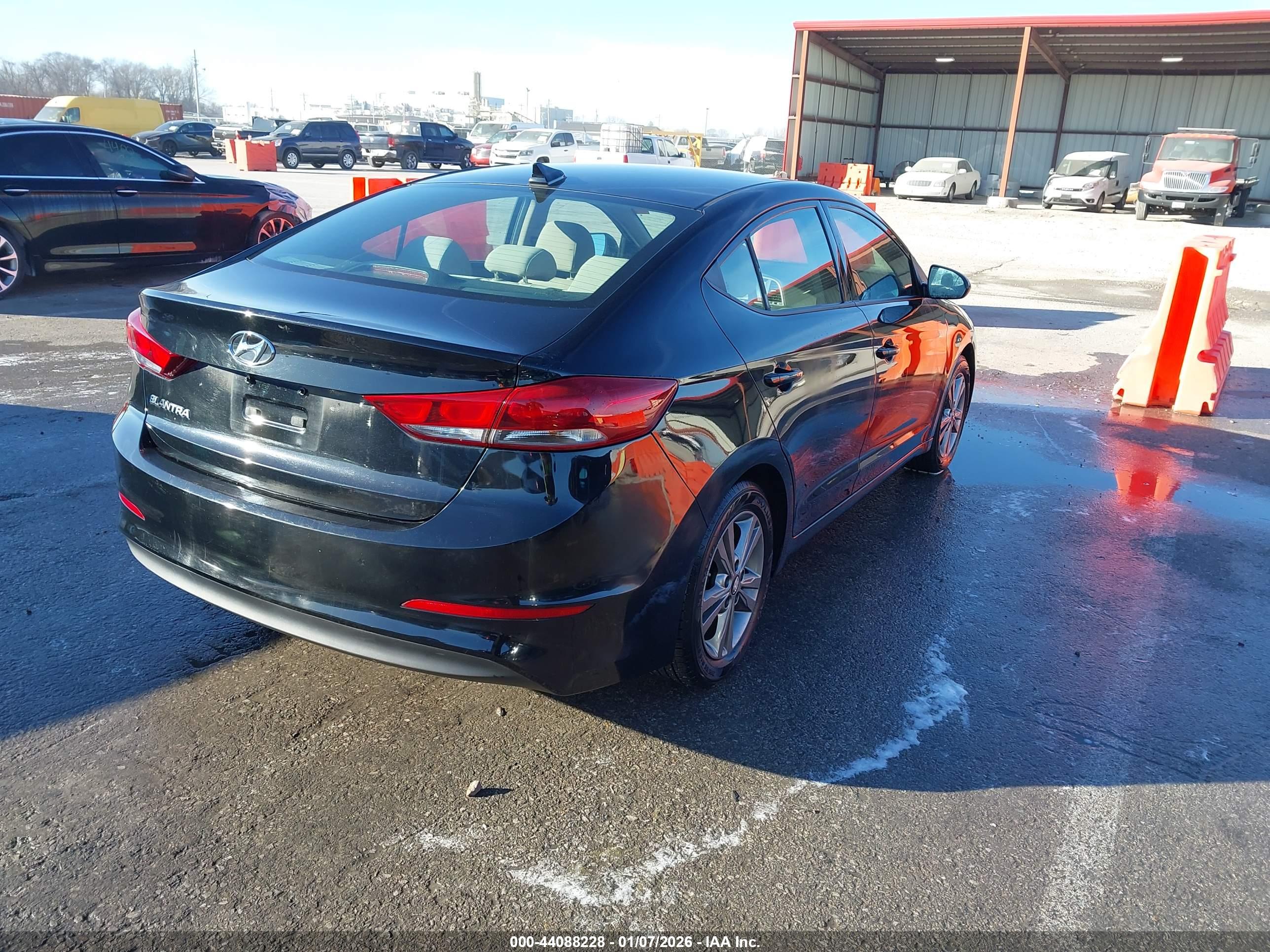 HYUNDAI ELANTRA image 4