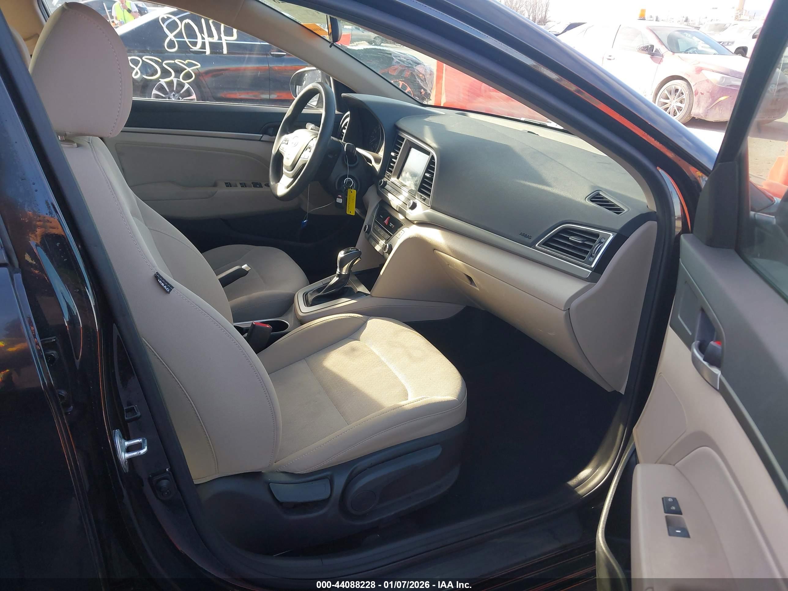 HYUNDAI ELANTRA image 5