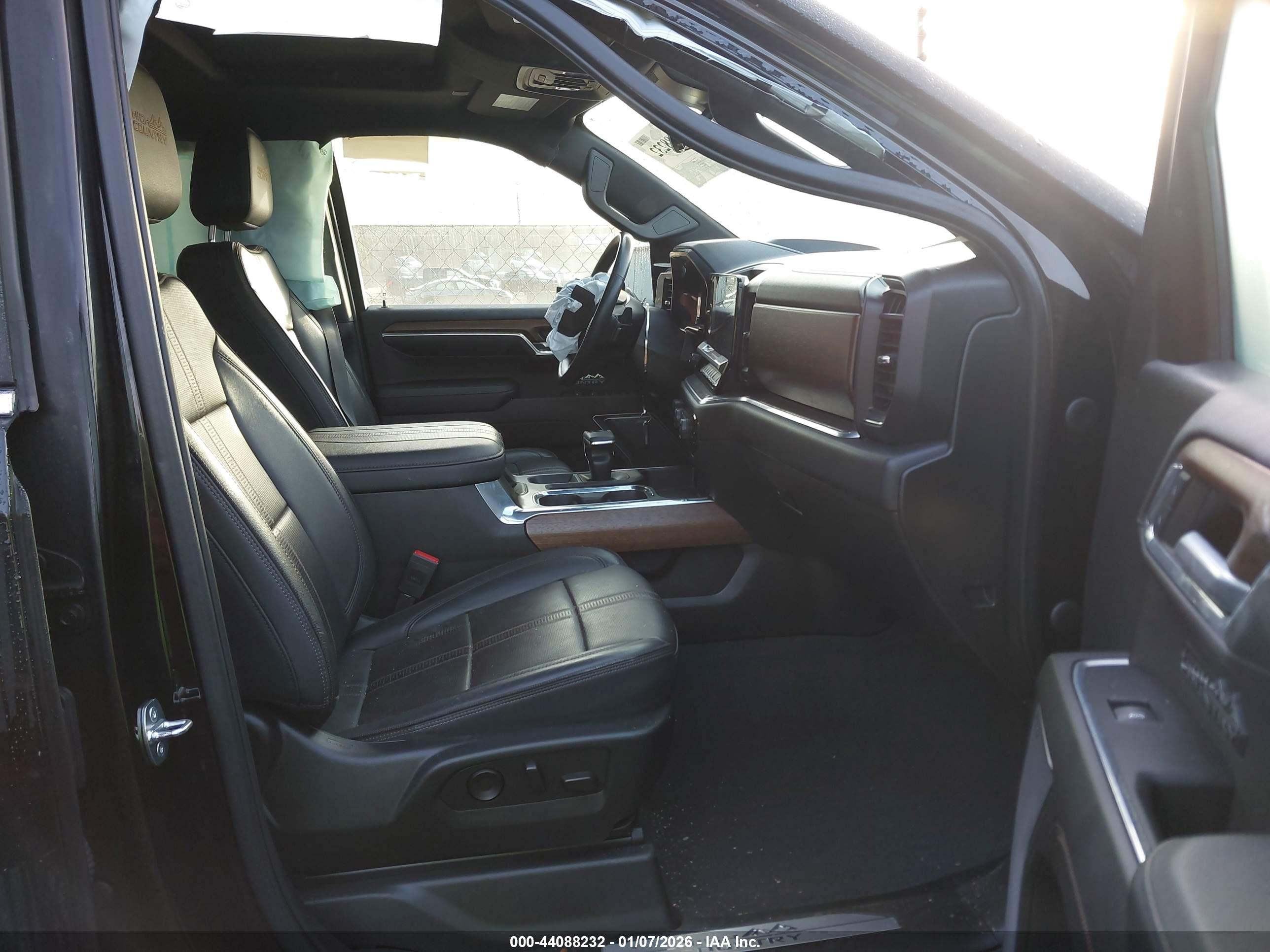 CHEVROLET SILVERADO image 5