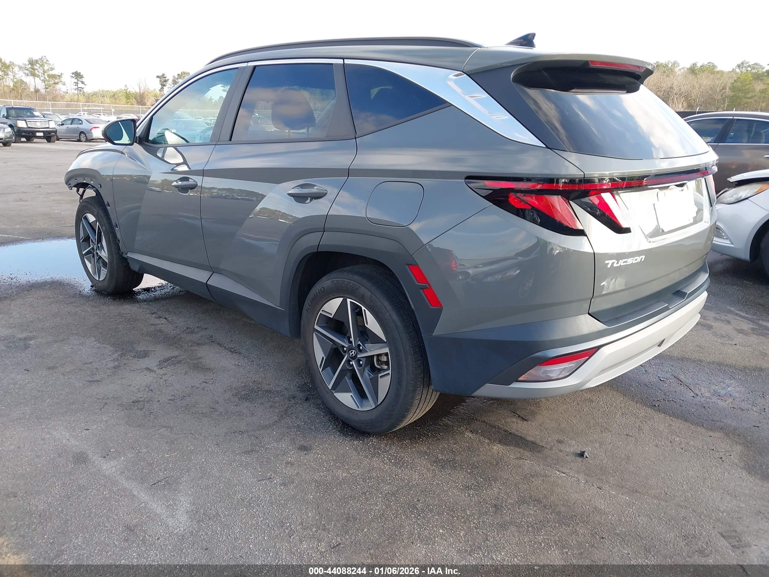 HYUNDAI TUCSON image 3