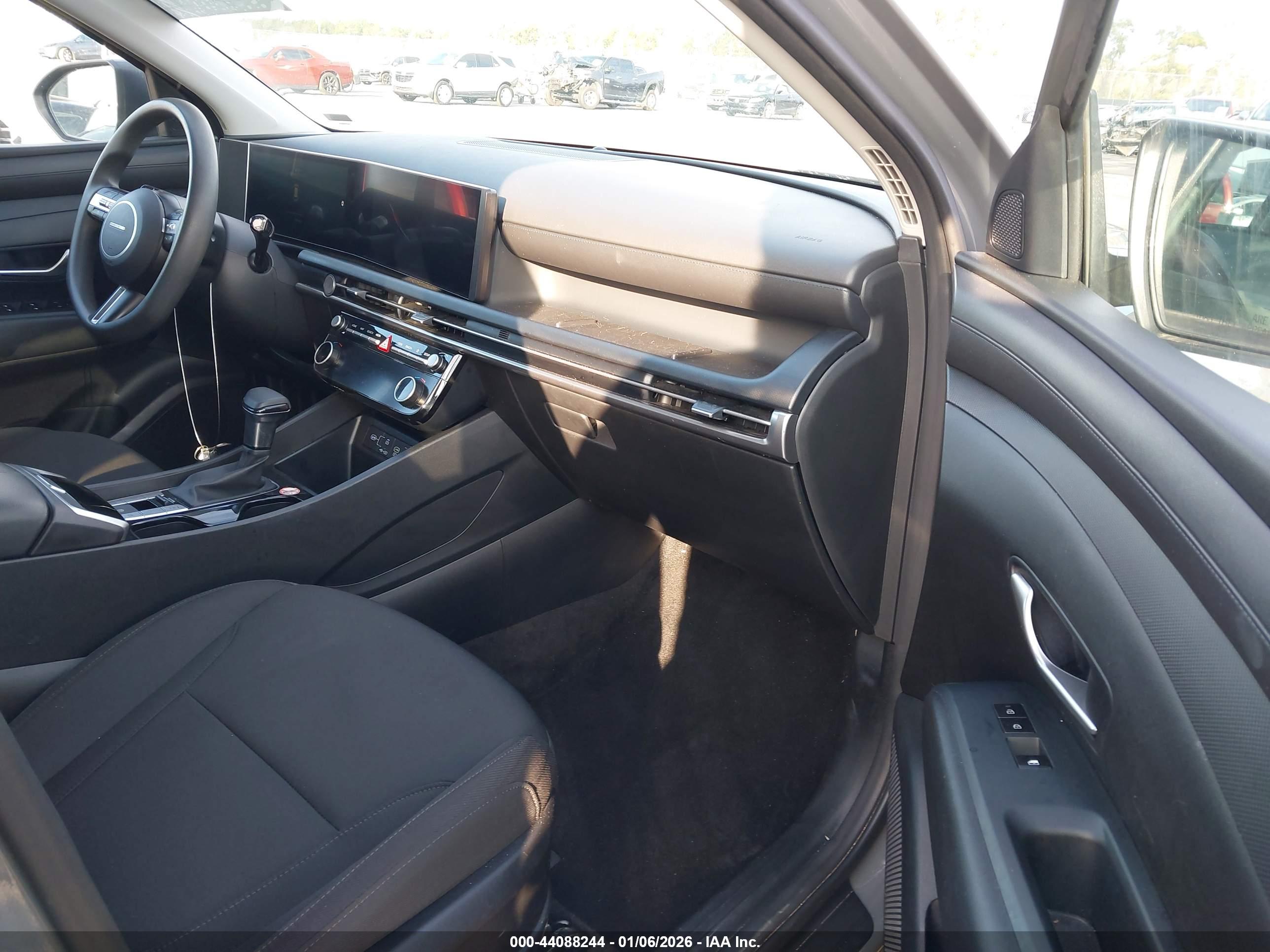 HYUNDAI TUCSON image 5