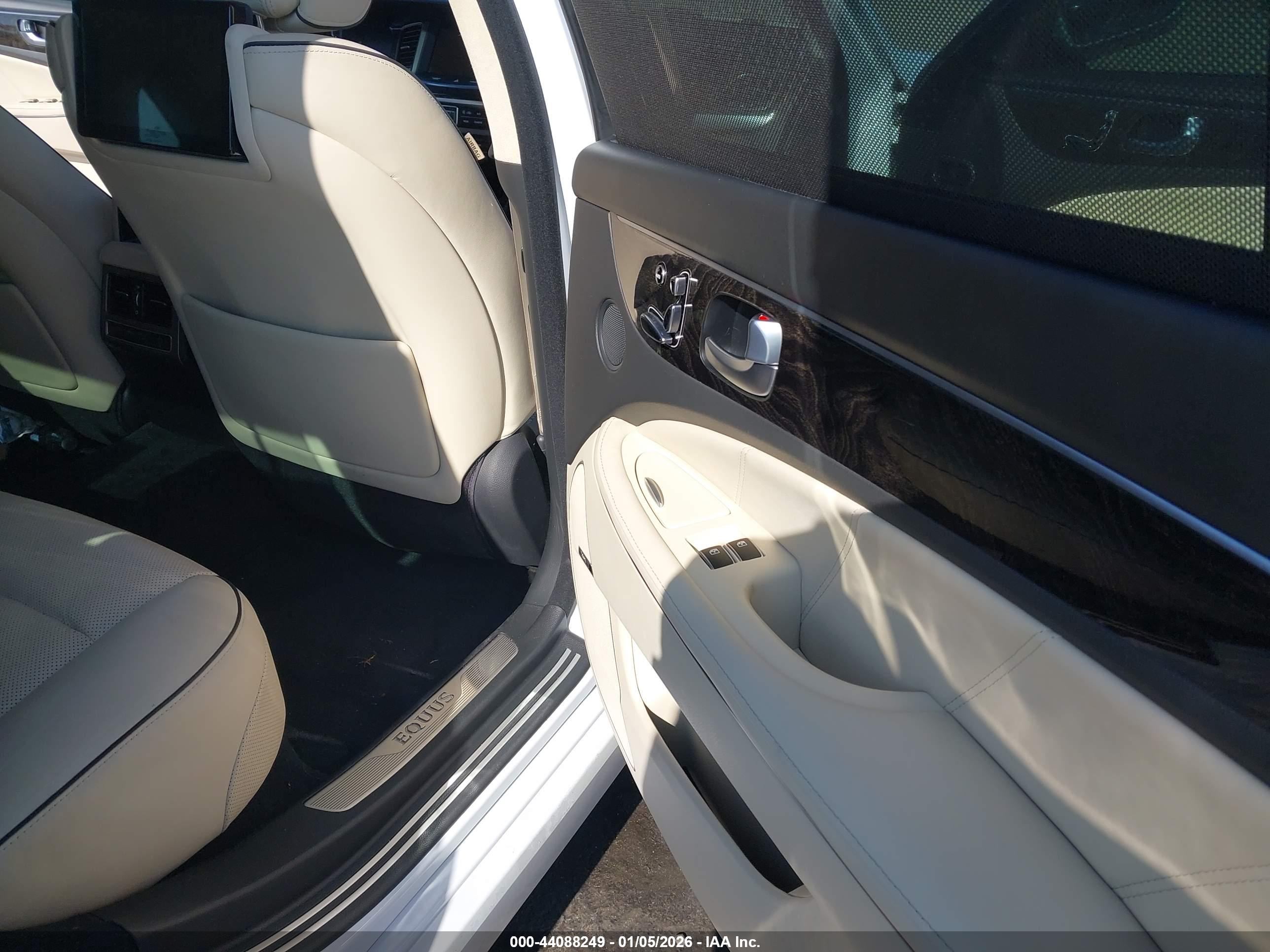 HYUNDAI EQUUS image 8