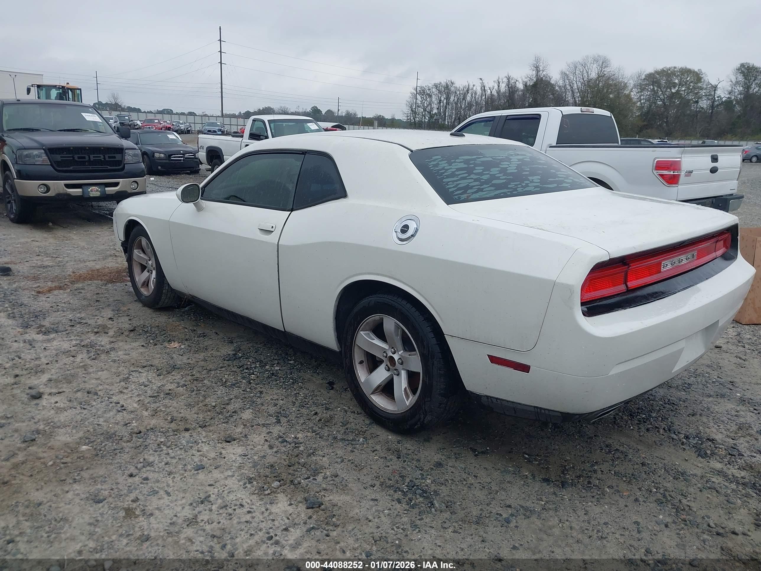 DODGE CHALLENGER image 3