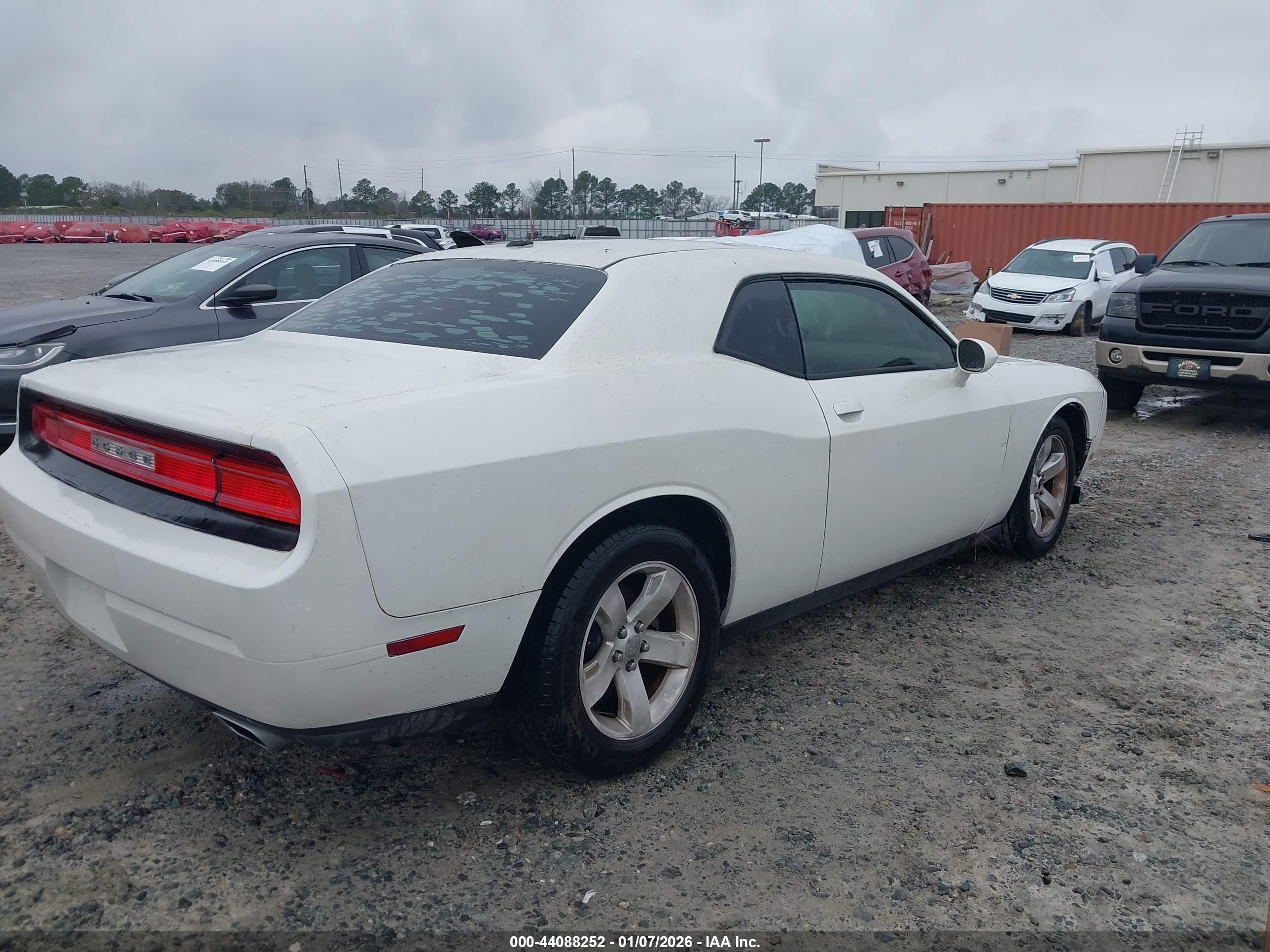 DODGE CHALLENGER image 4