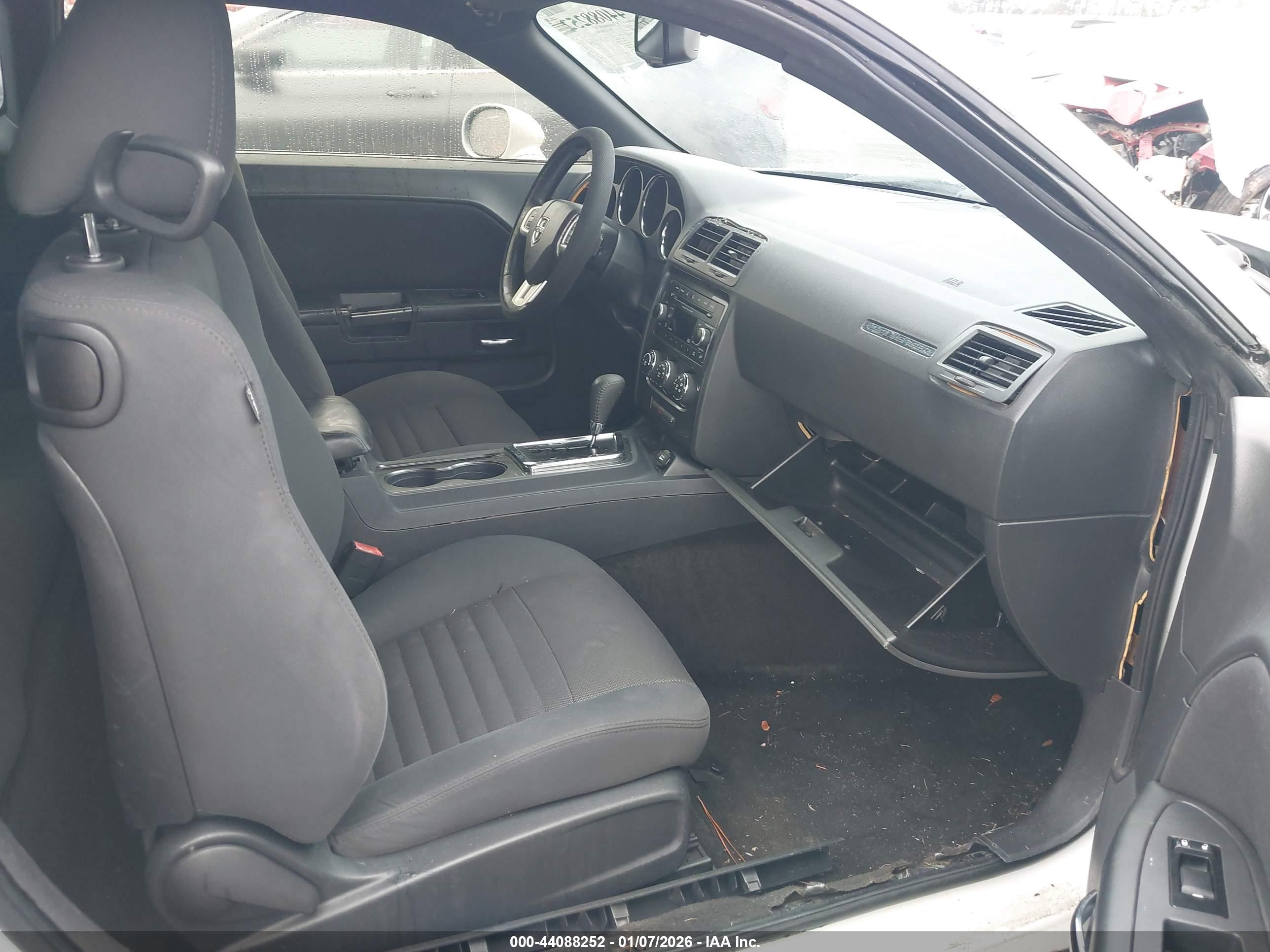 DODGE CHALLENGER image 5