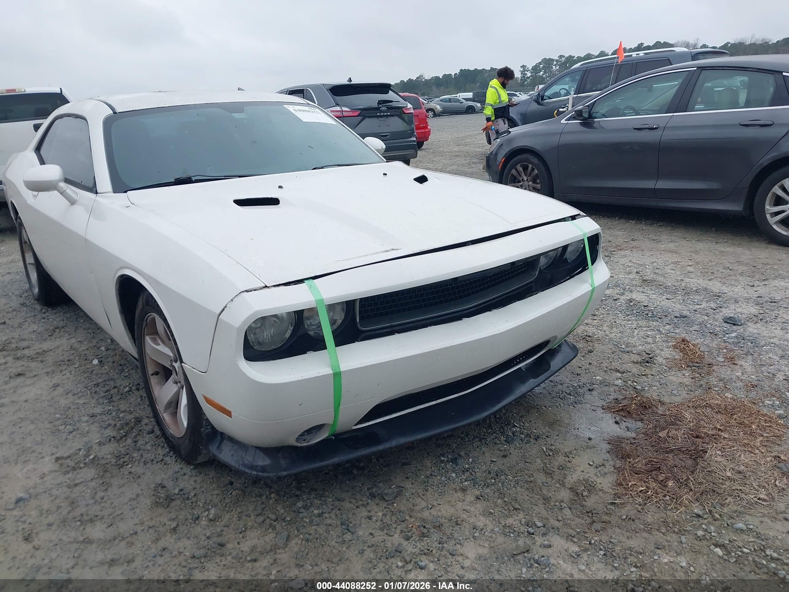 DODGE CHALLENGER image 6
