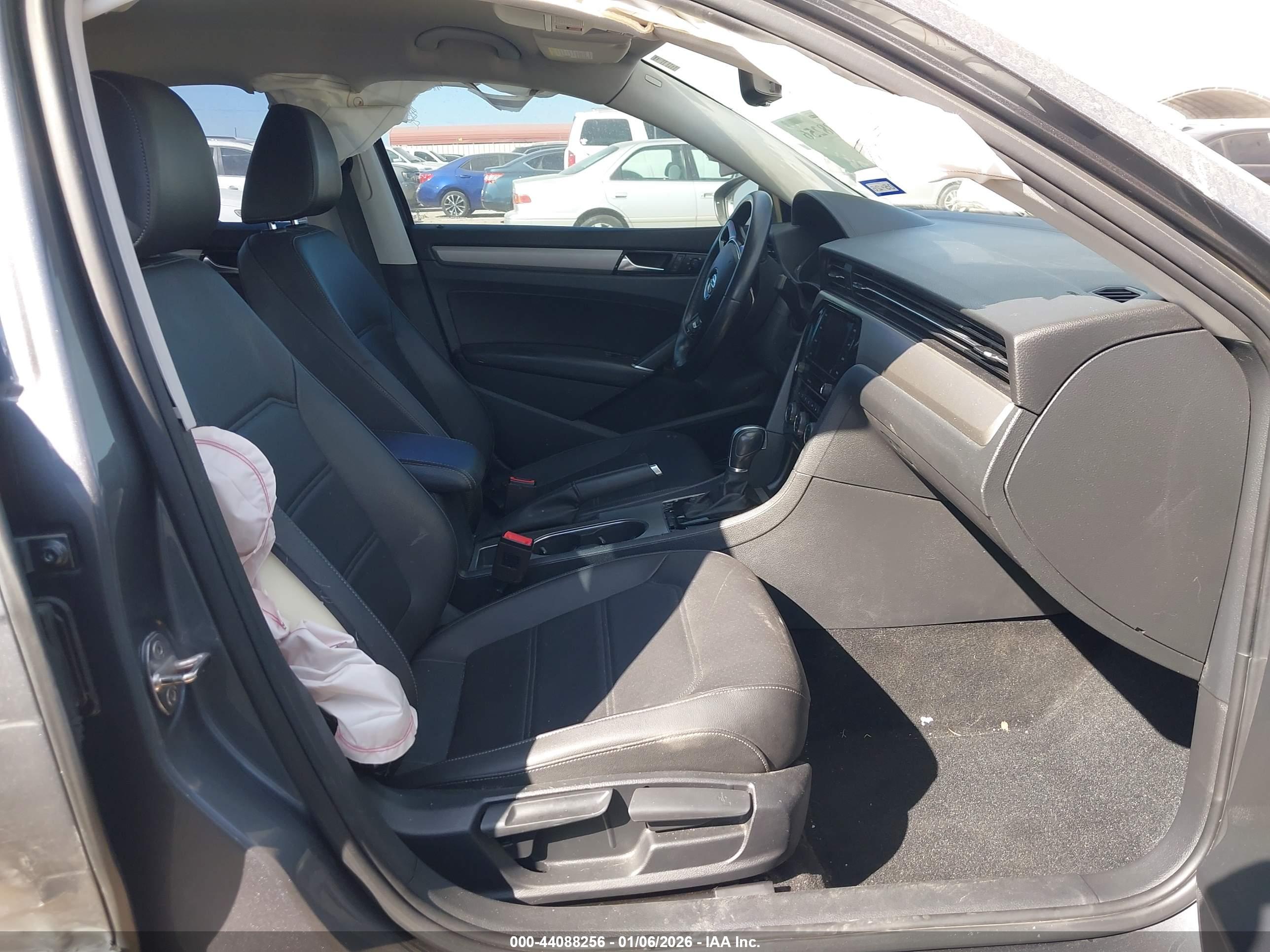 VOLKSWAGEN PASSAT image 5