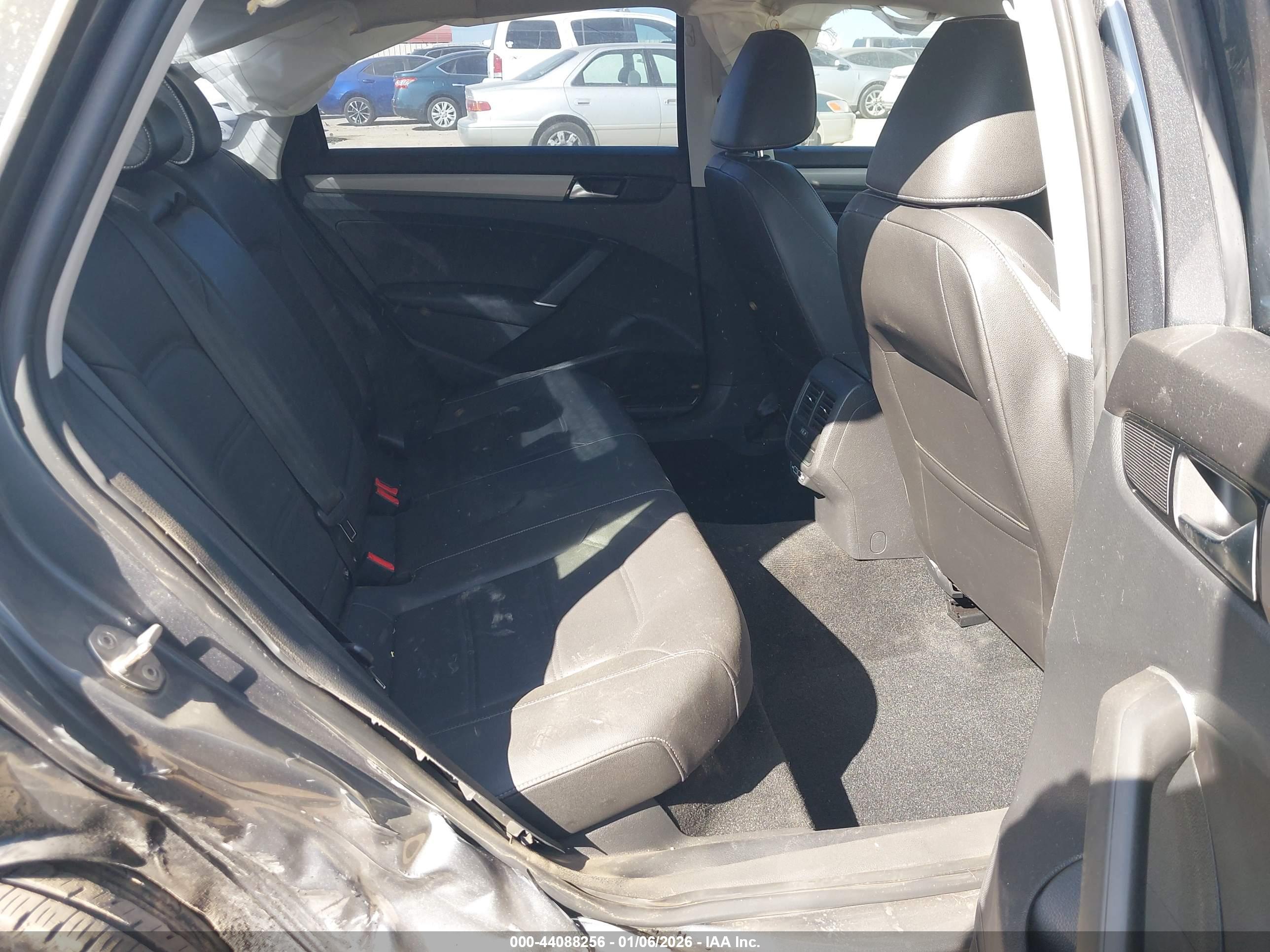 VOLKSWAGEN PASSAT image 8