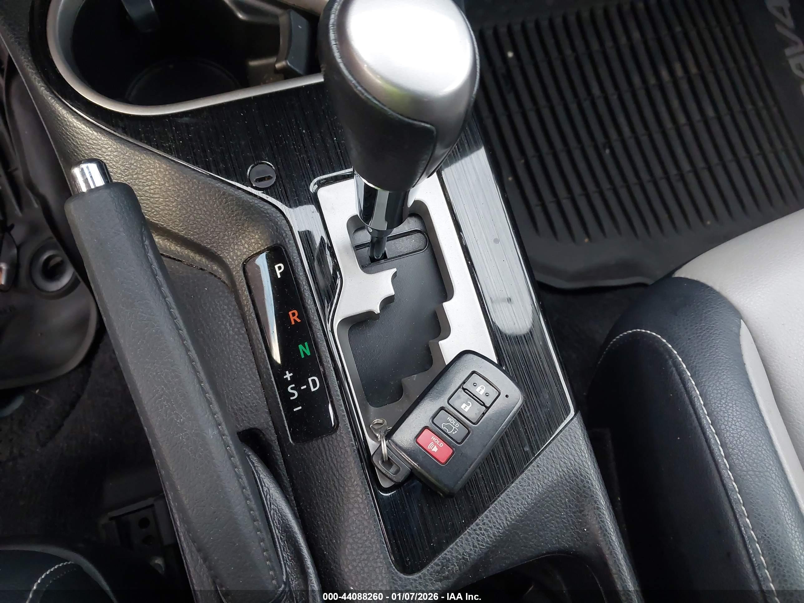 TOYOTA RAV4 image 11
