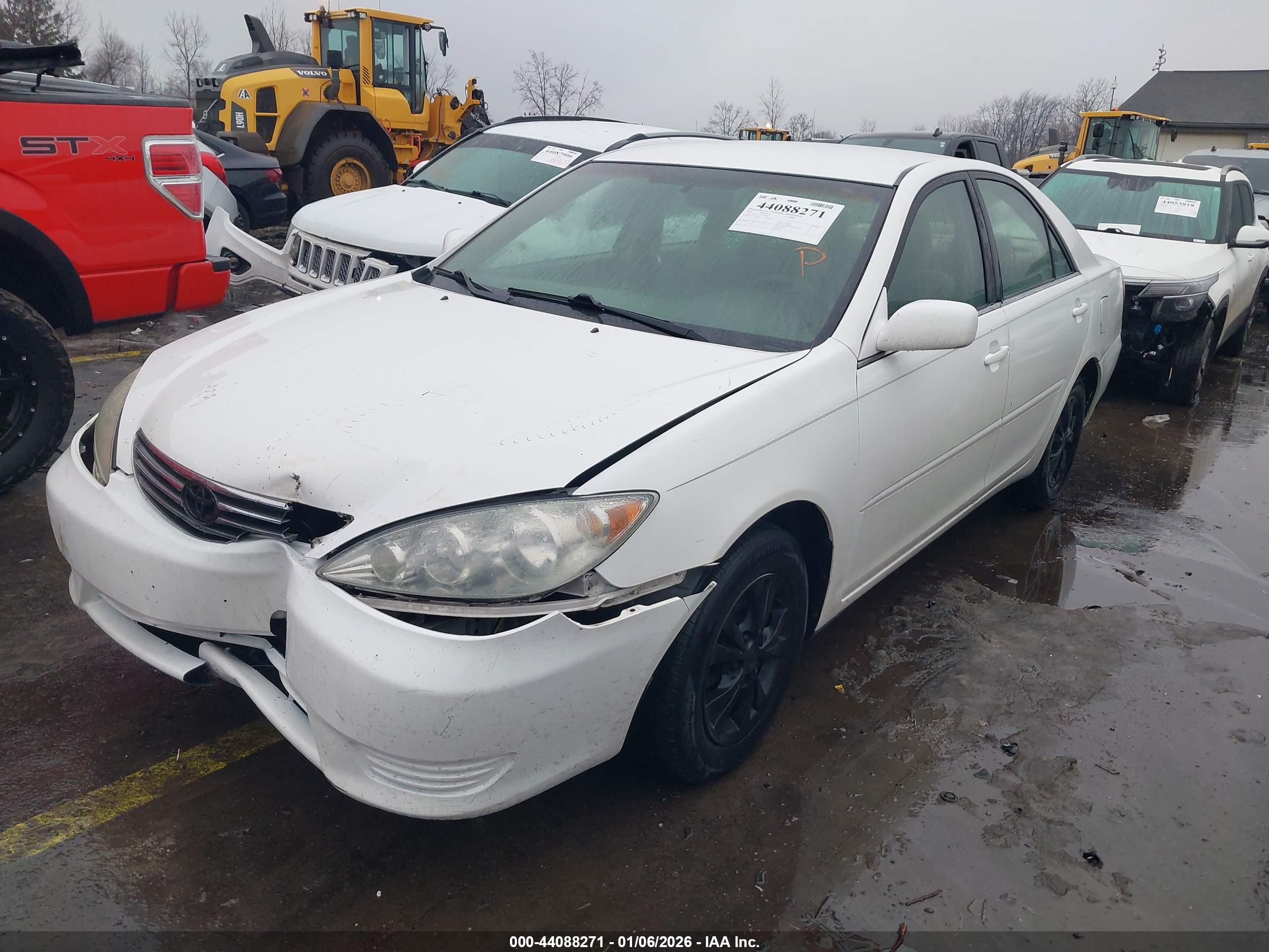 TOYOTA CAMRY image 2