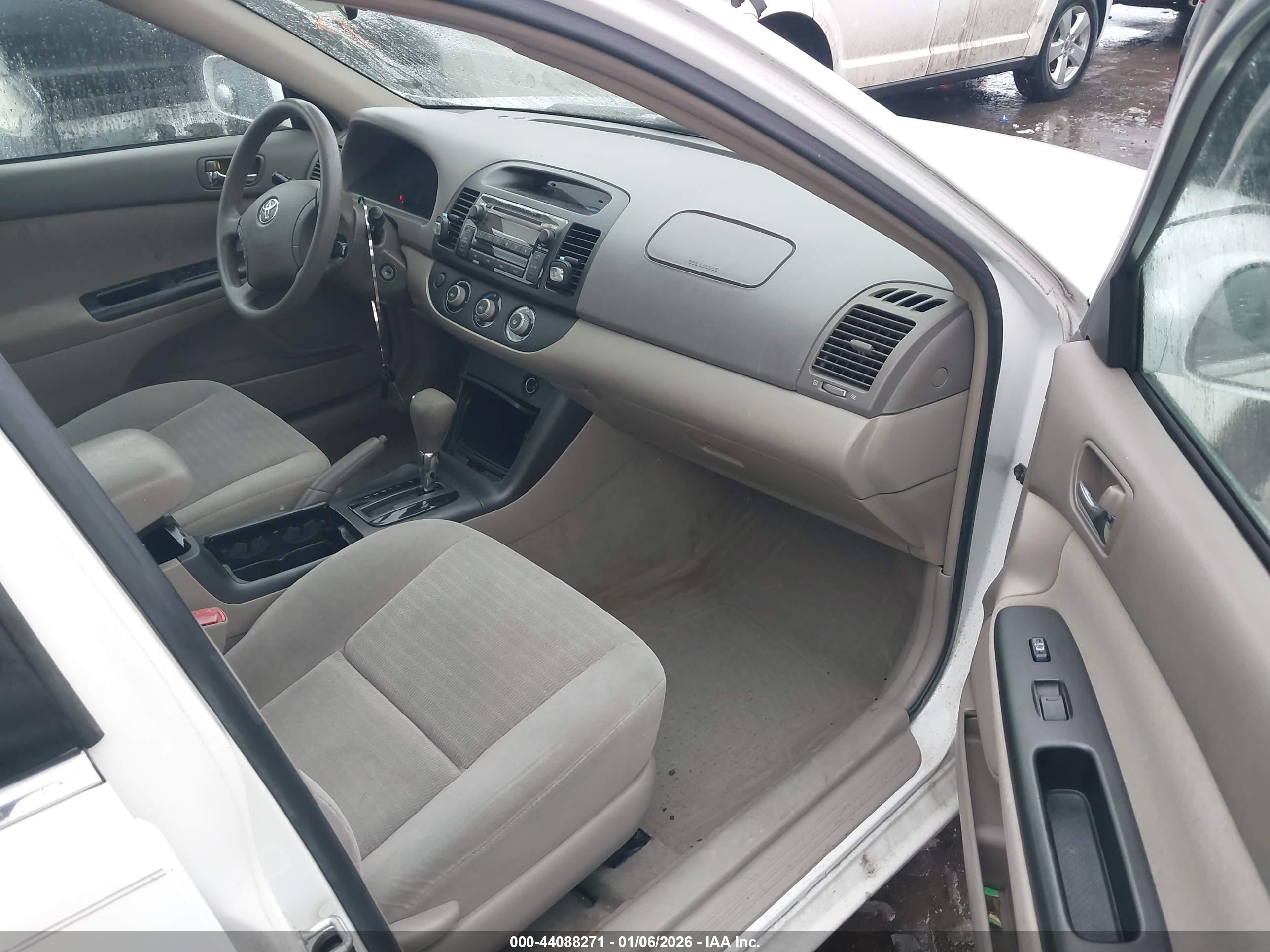 TOYOTA CAMRY image 5