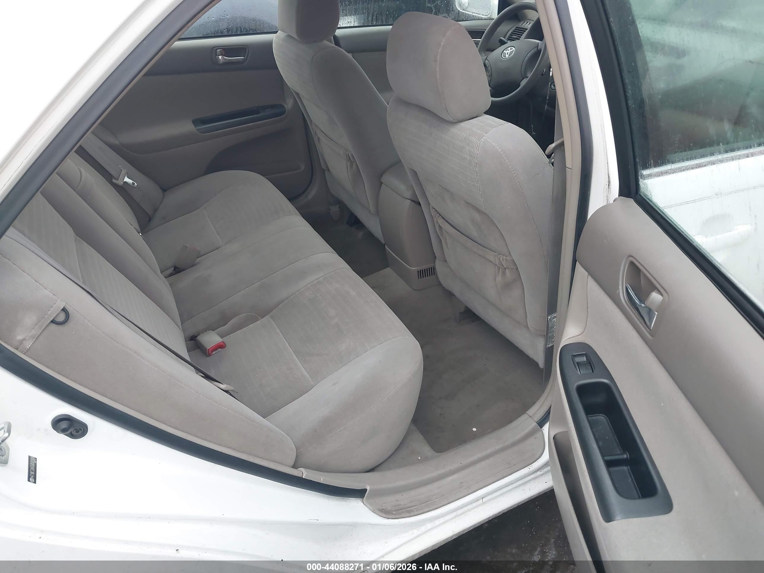 TOYOTA CAMRY image 8