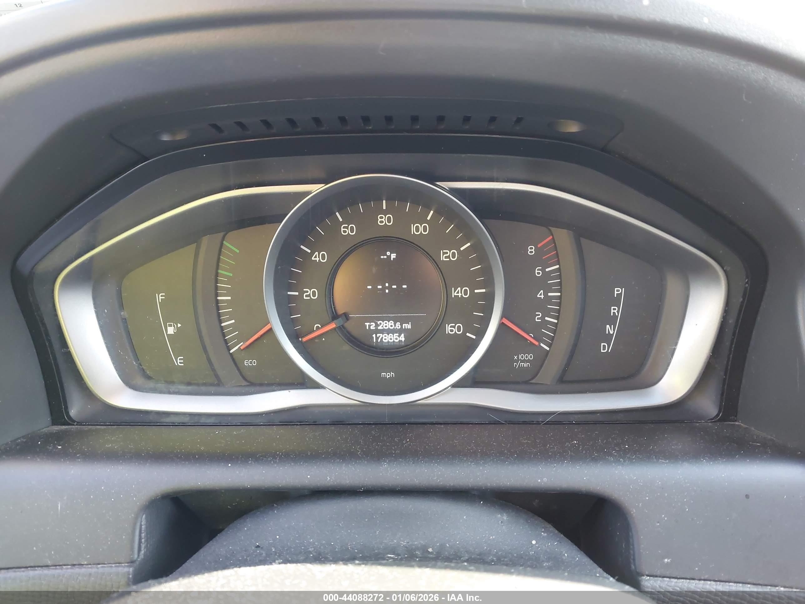 VOLVO XC60 image 7