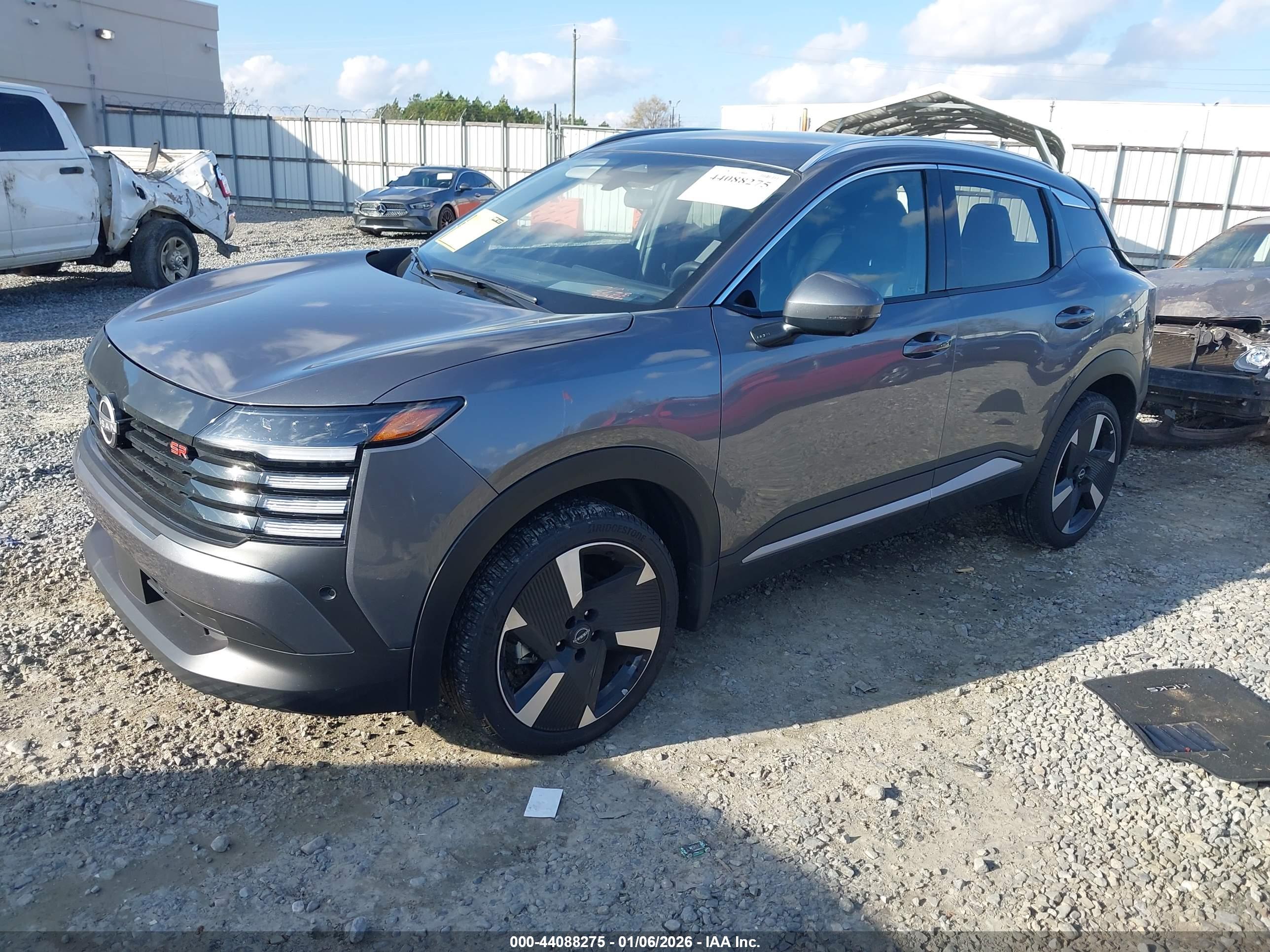 NISSAN KICKS image 2