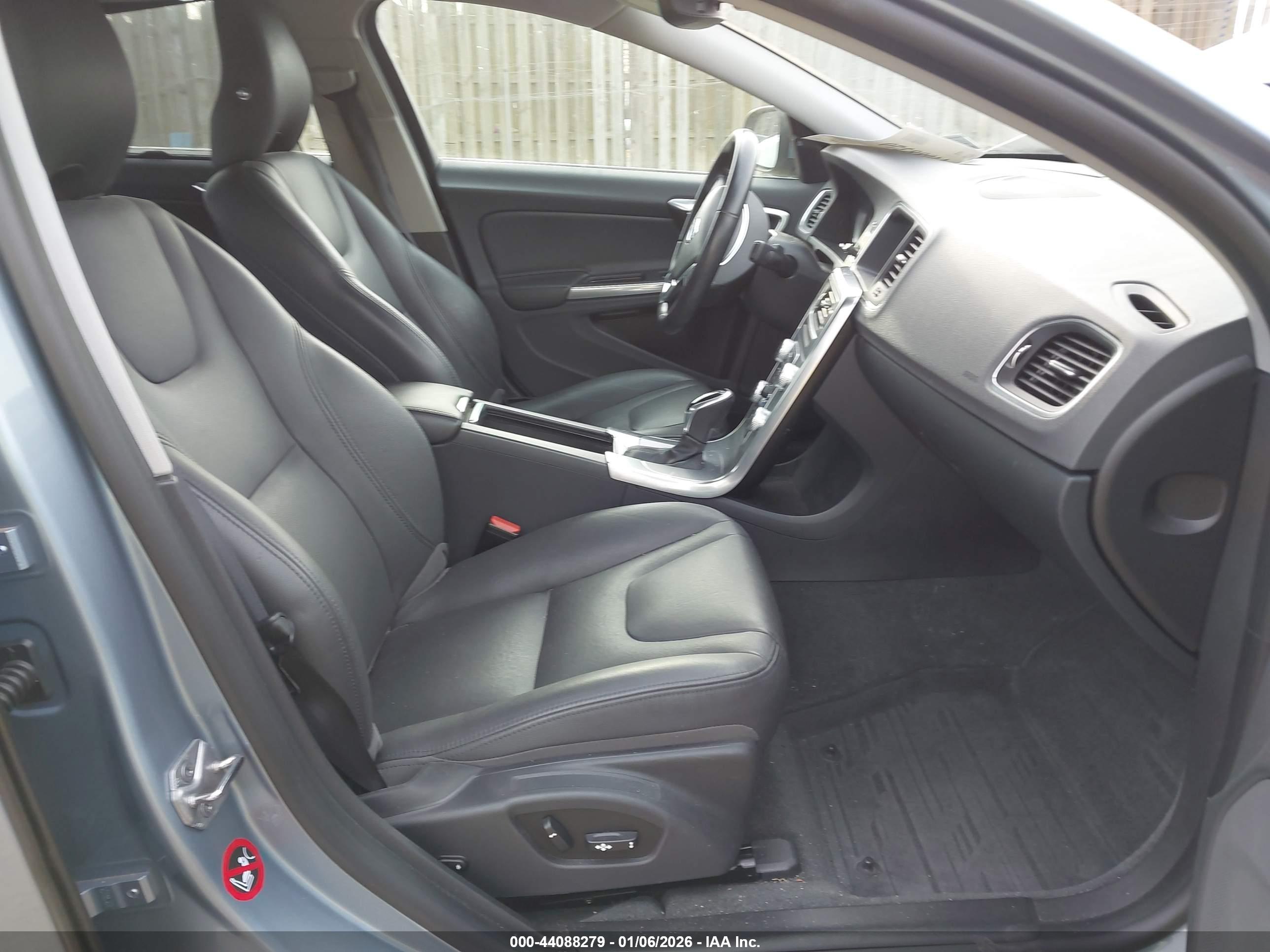 VOLVO S60 image 5