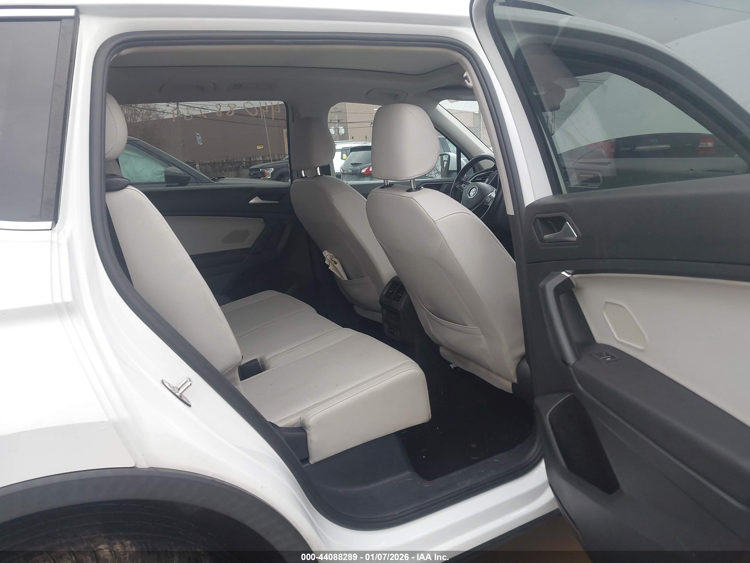 VOLKSWAGEN TIGUAN image 8