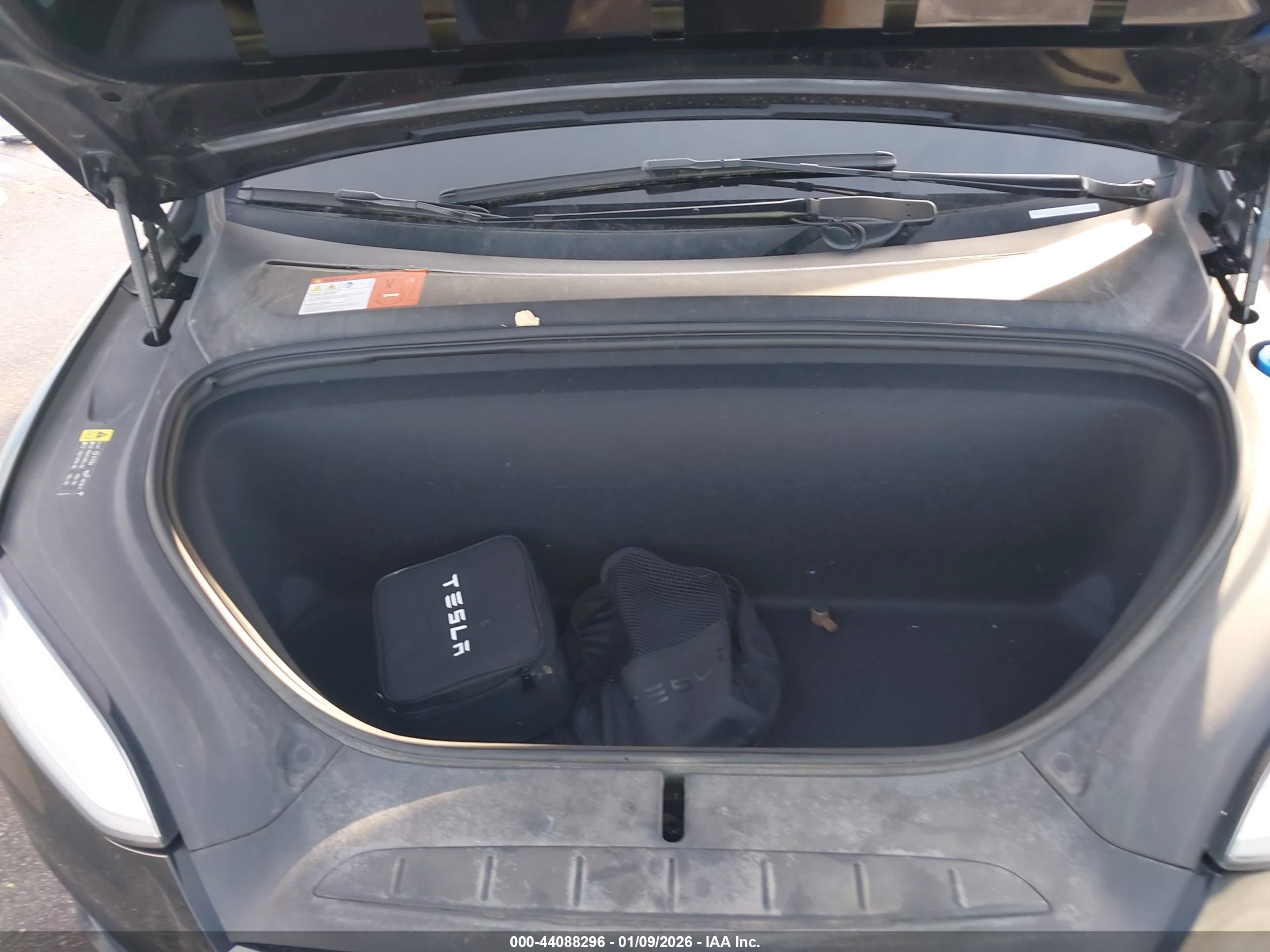 TESLA MODEL image 10