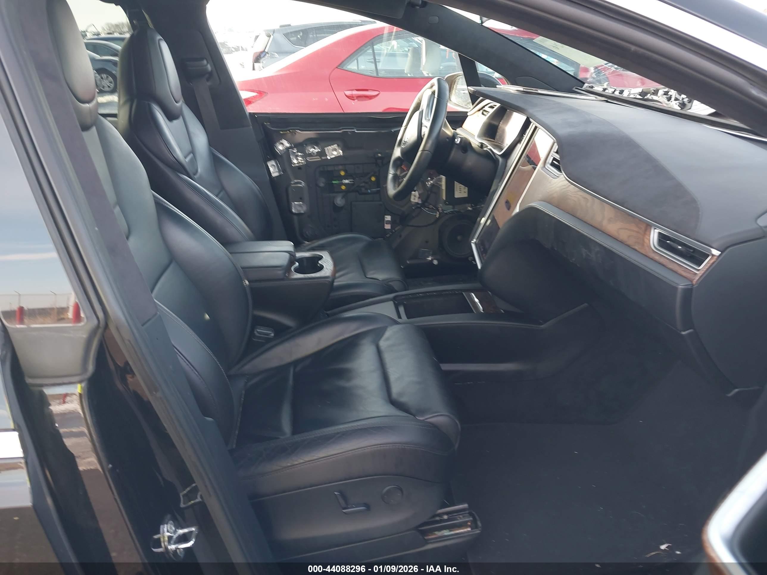 TESLA MODEL image 5