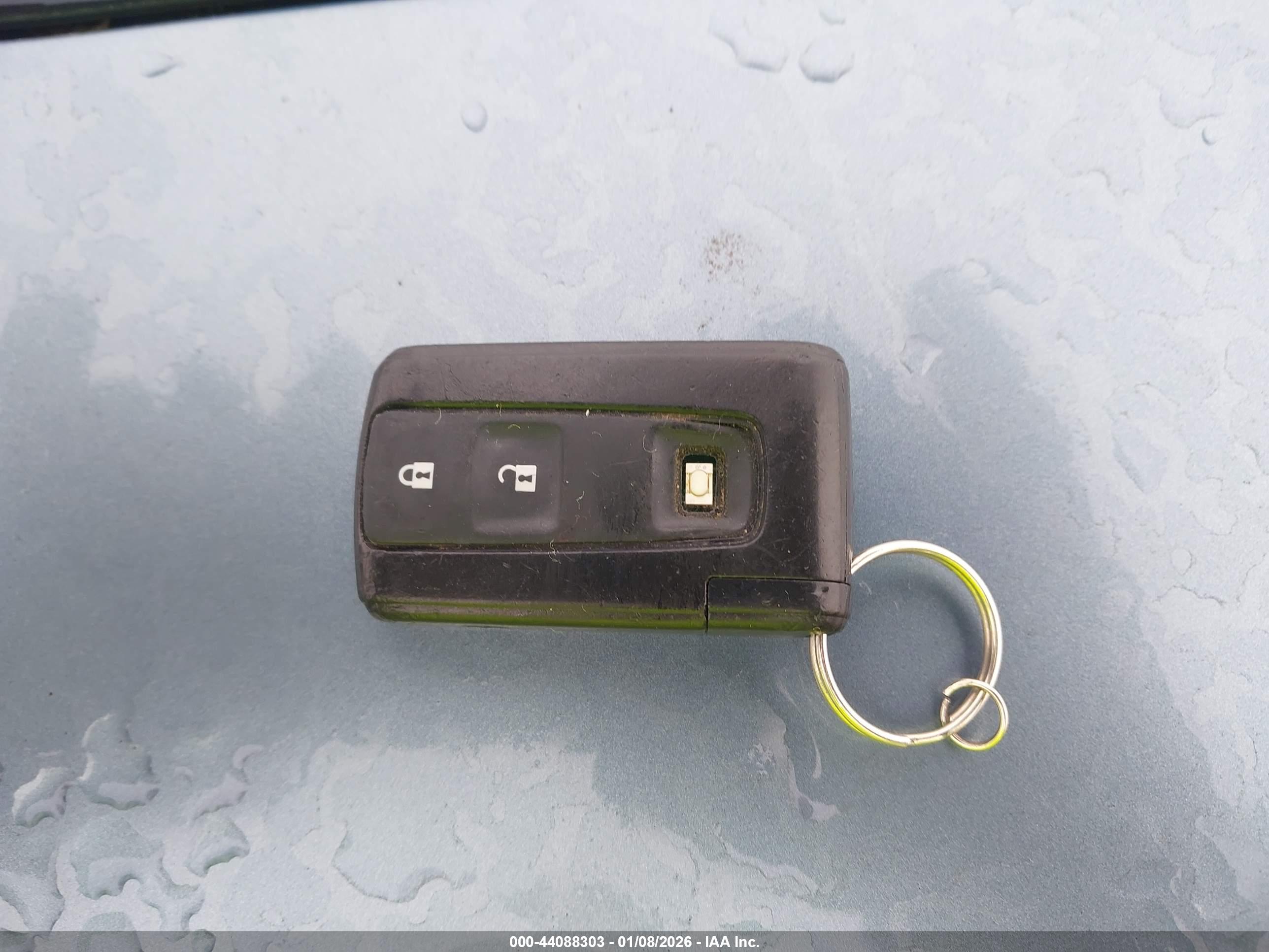 TOYOTA PRIUS image 11
