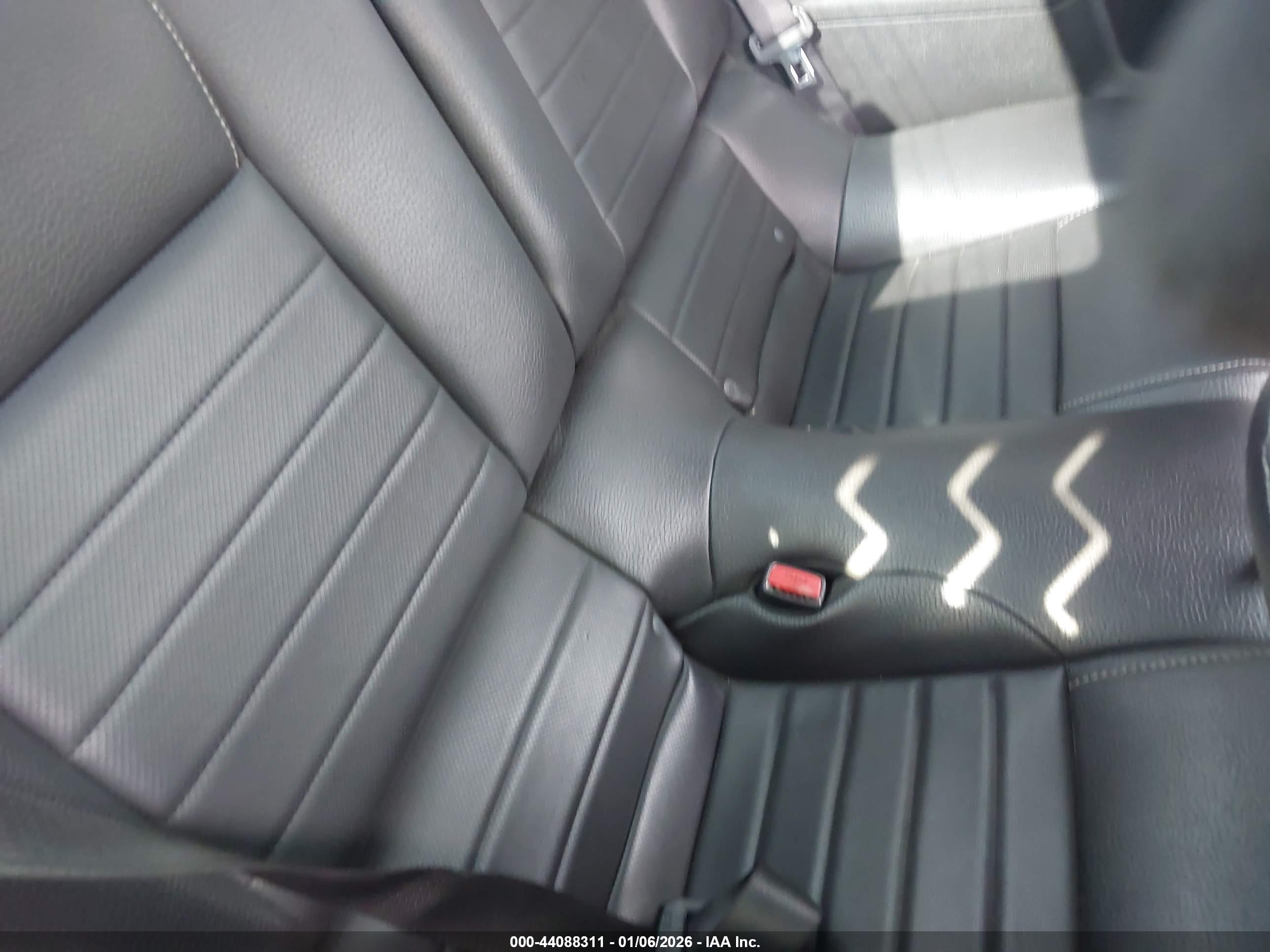 FORD MUSTANG image 8