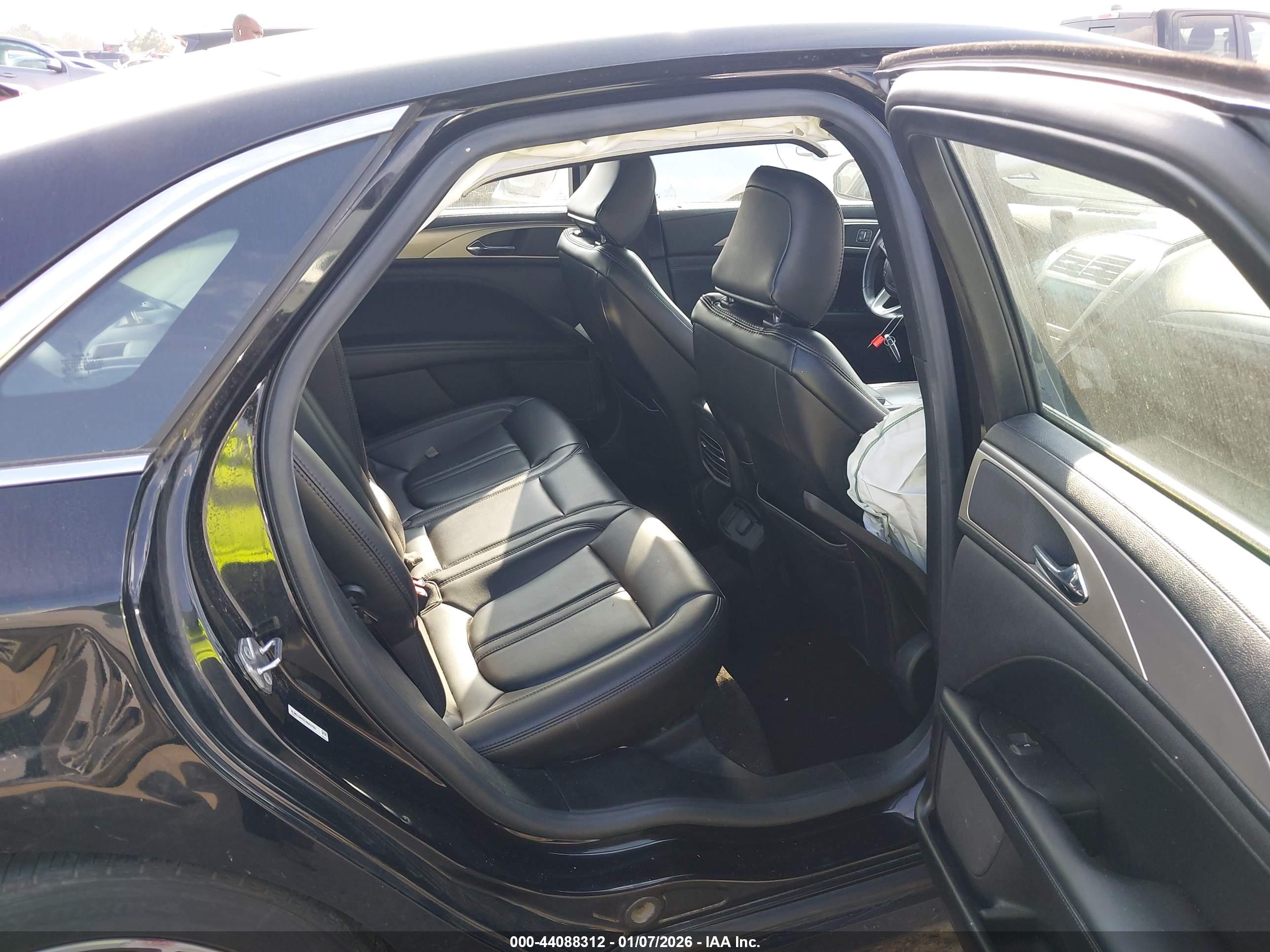LINCOLN MKZ image 8