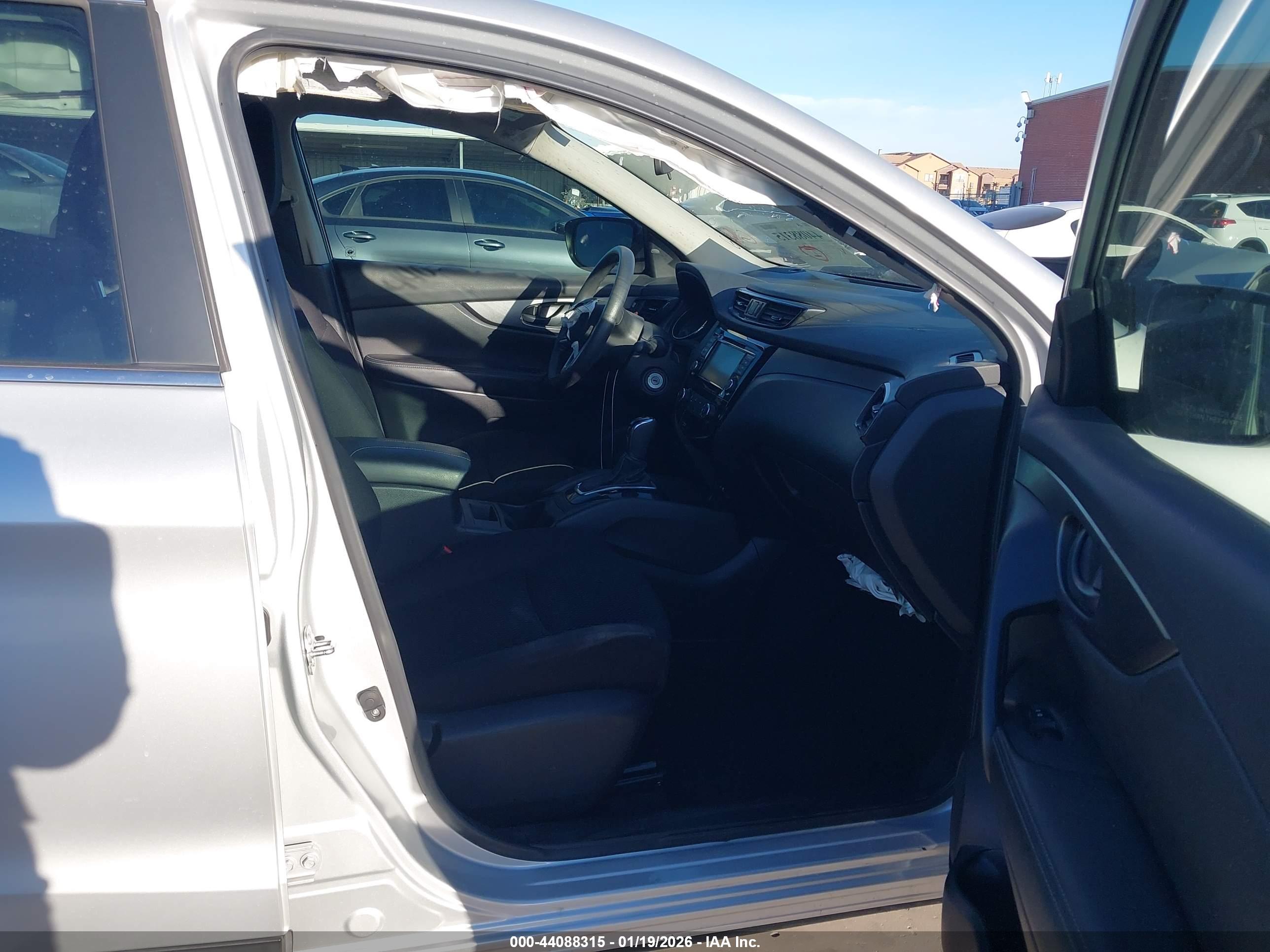 NISSAN ROGUE image 5