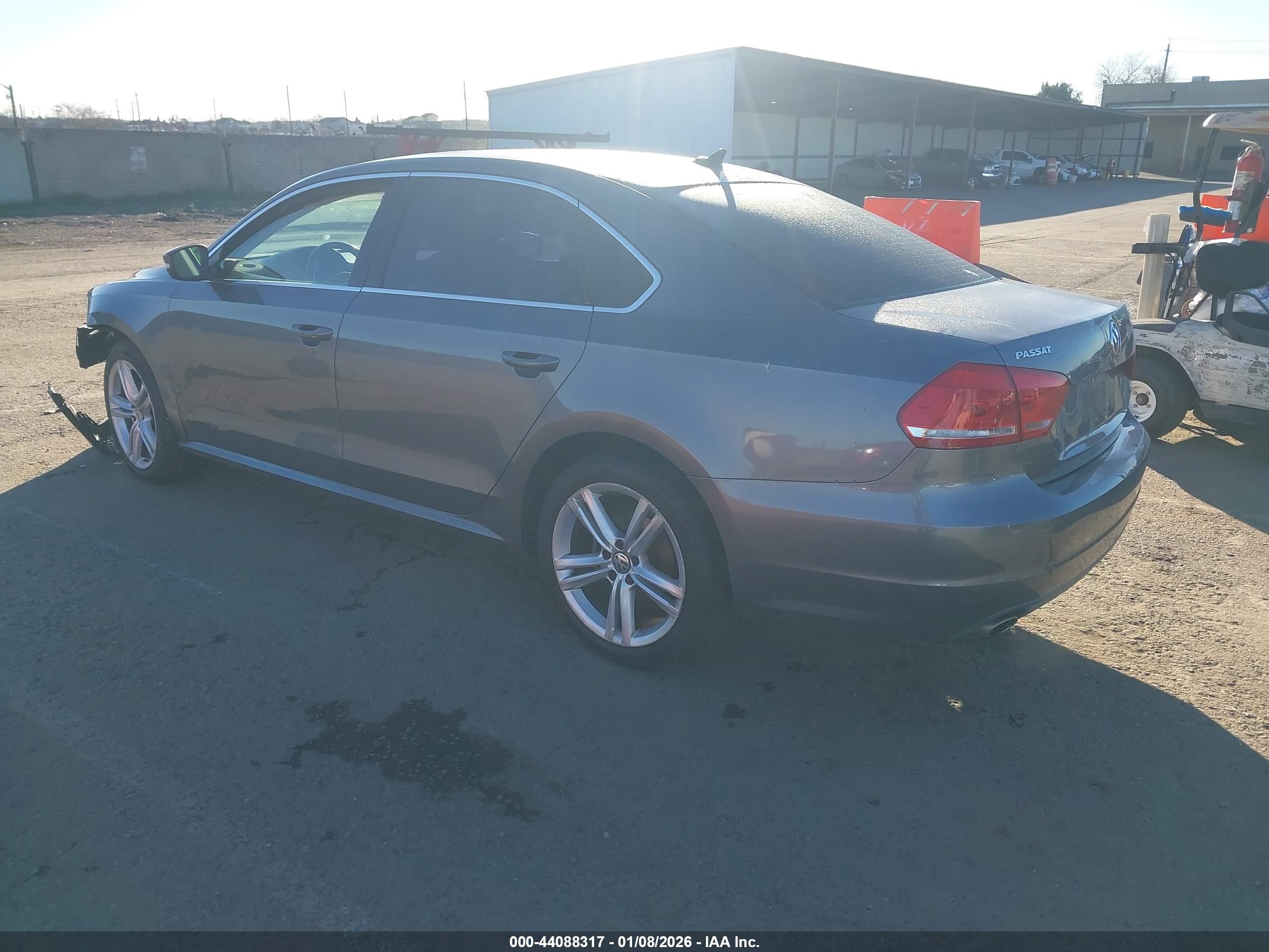 VOLKSWAGEN PASSAT image 3