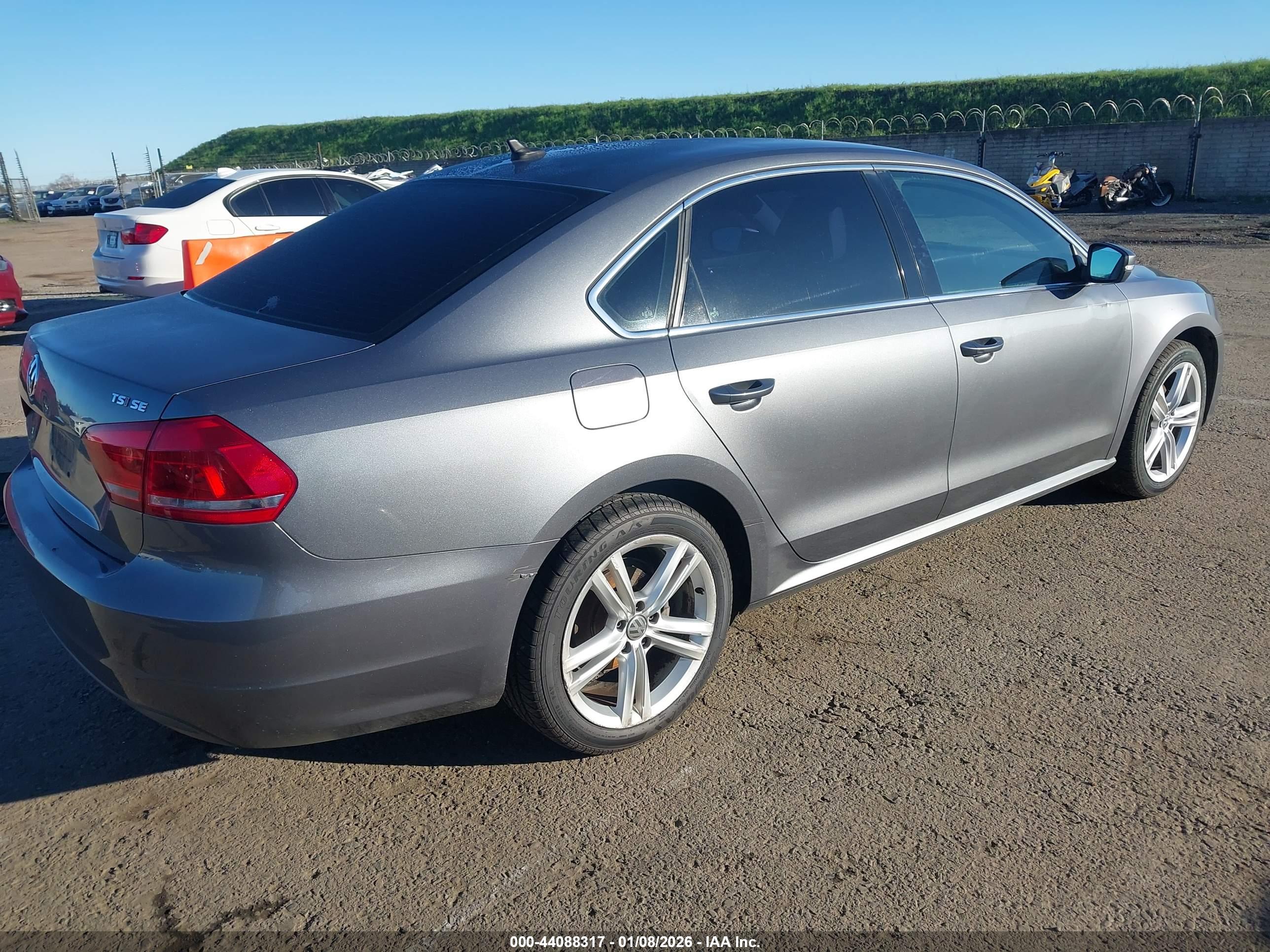 VOLKSWAGEN PASSAT image 4
