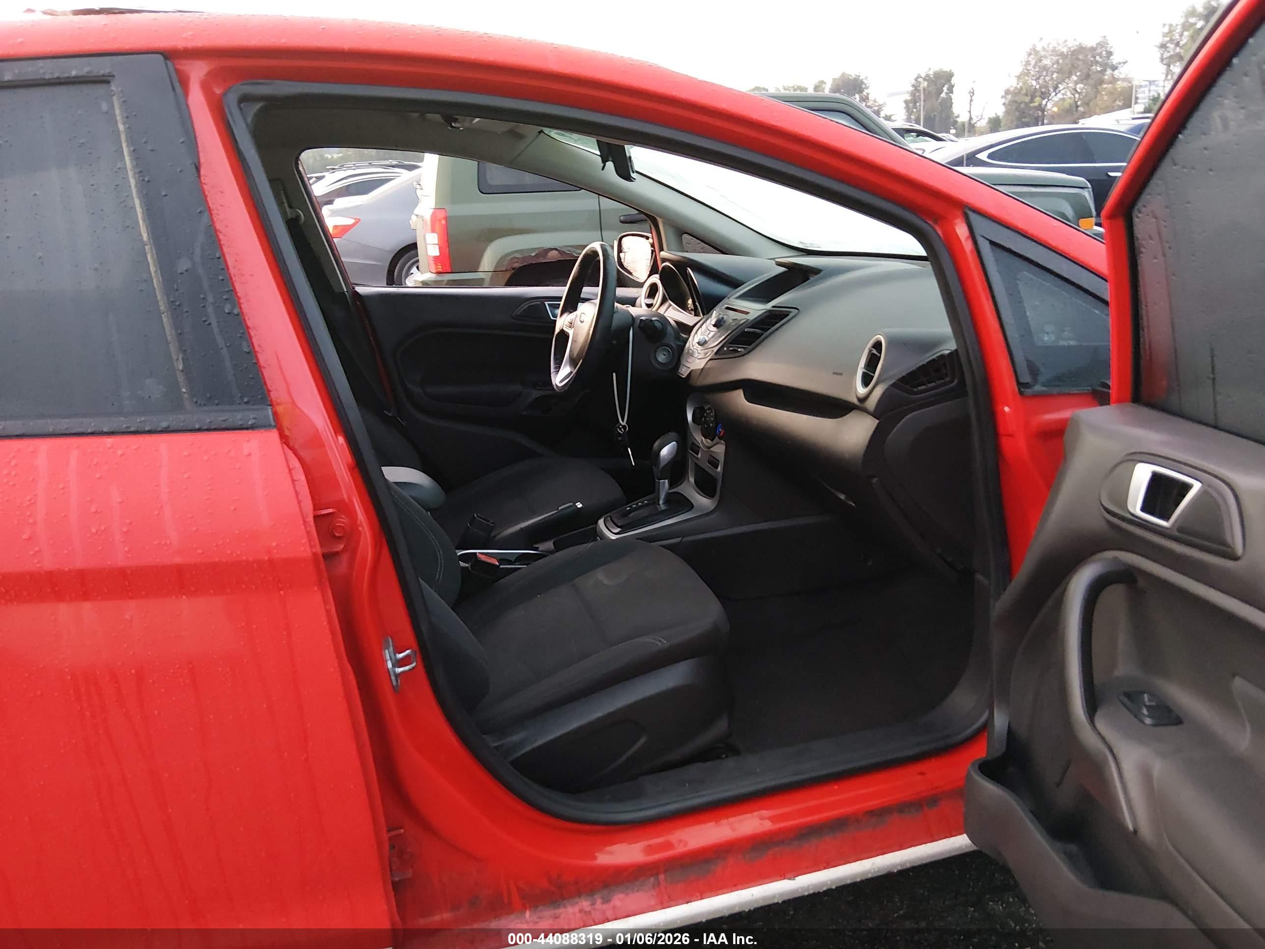 FORD FIESTA image 5
