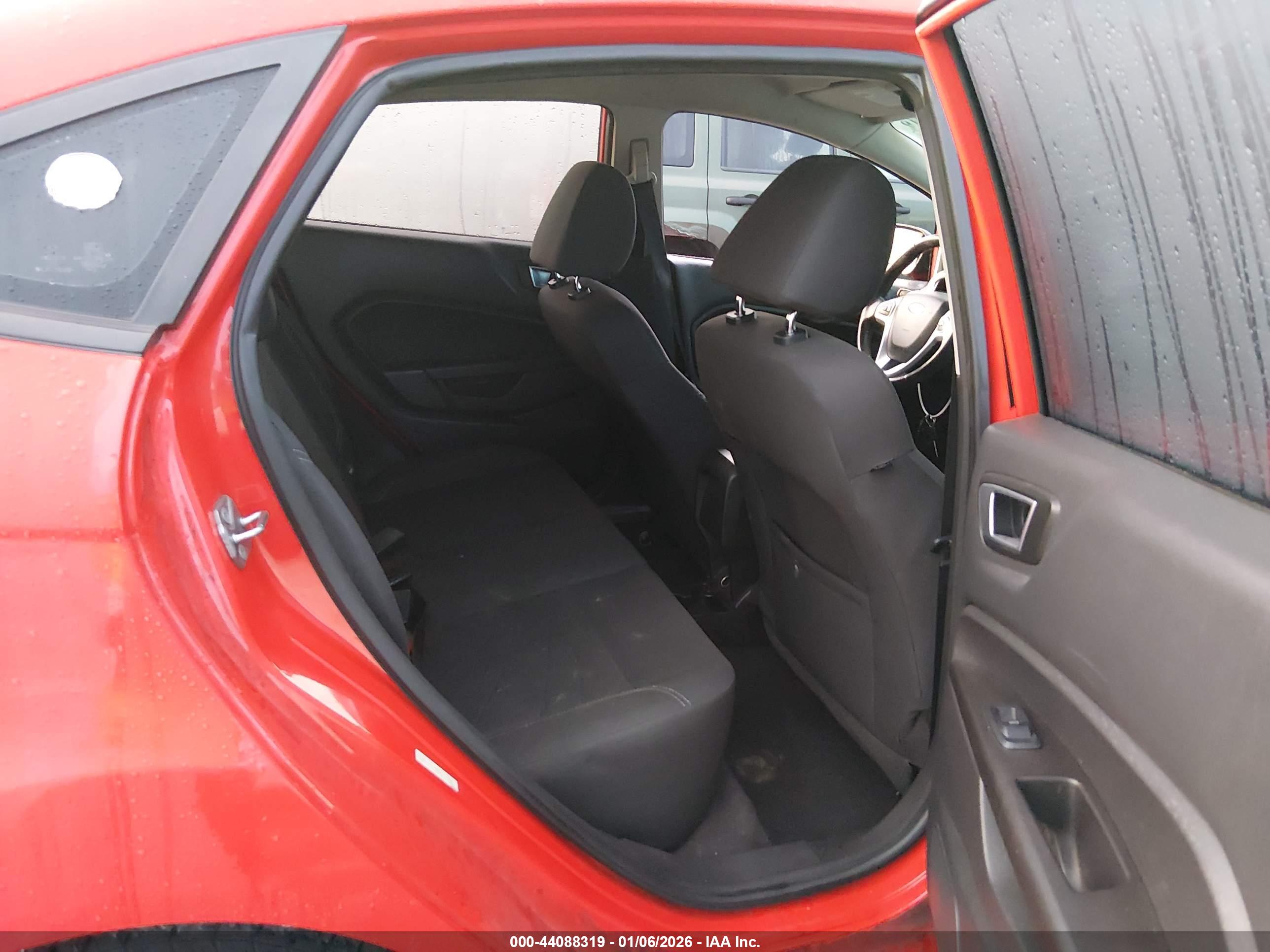 FORD FIESTA image 8