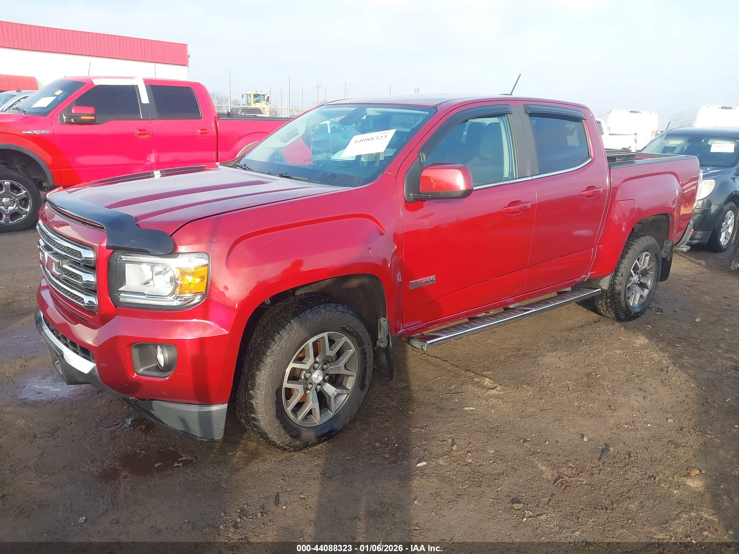 GMC CANYON image 2