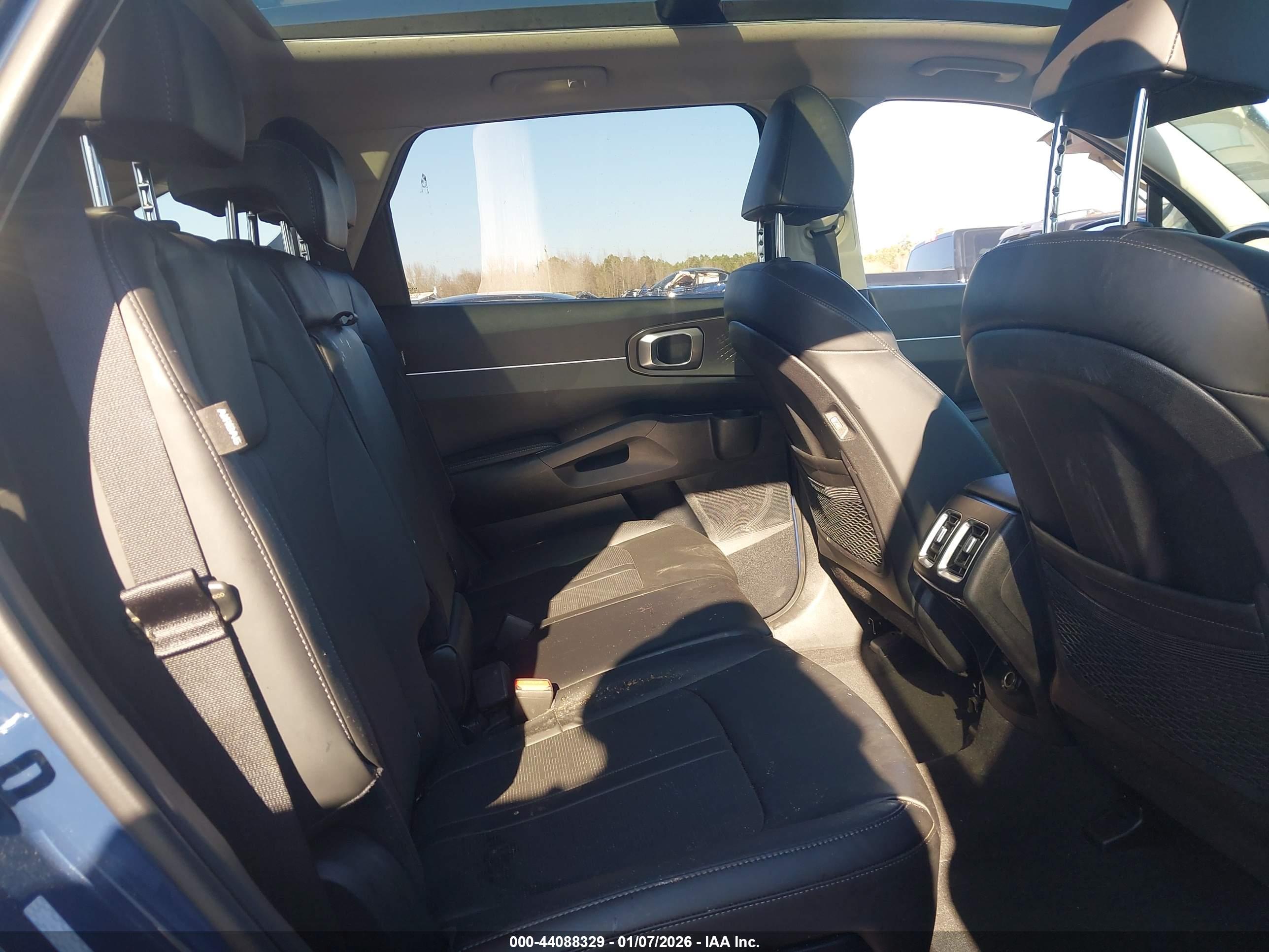 KIA SORENTO image 8