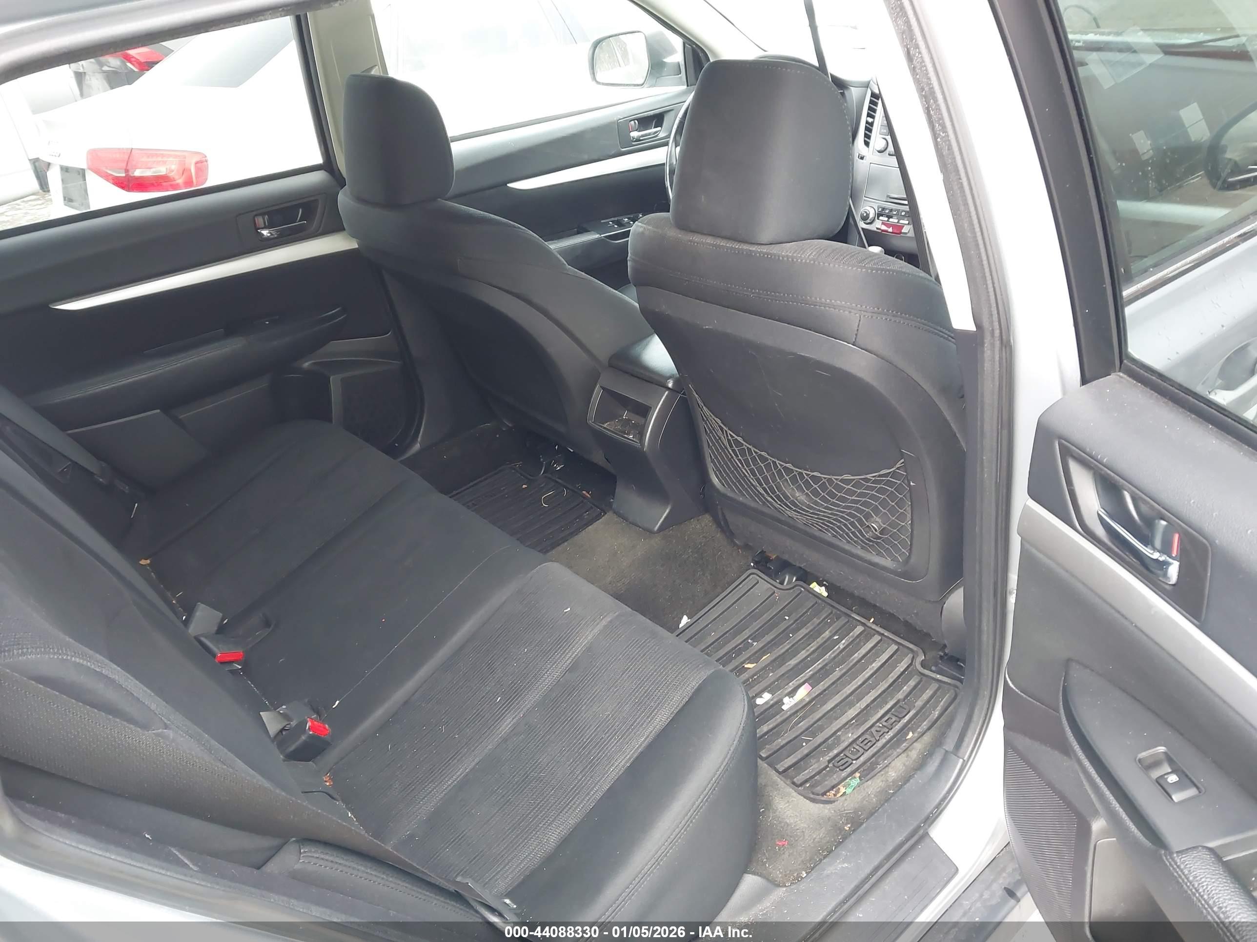 SUBARU OUTBACK image 8