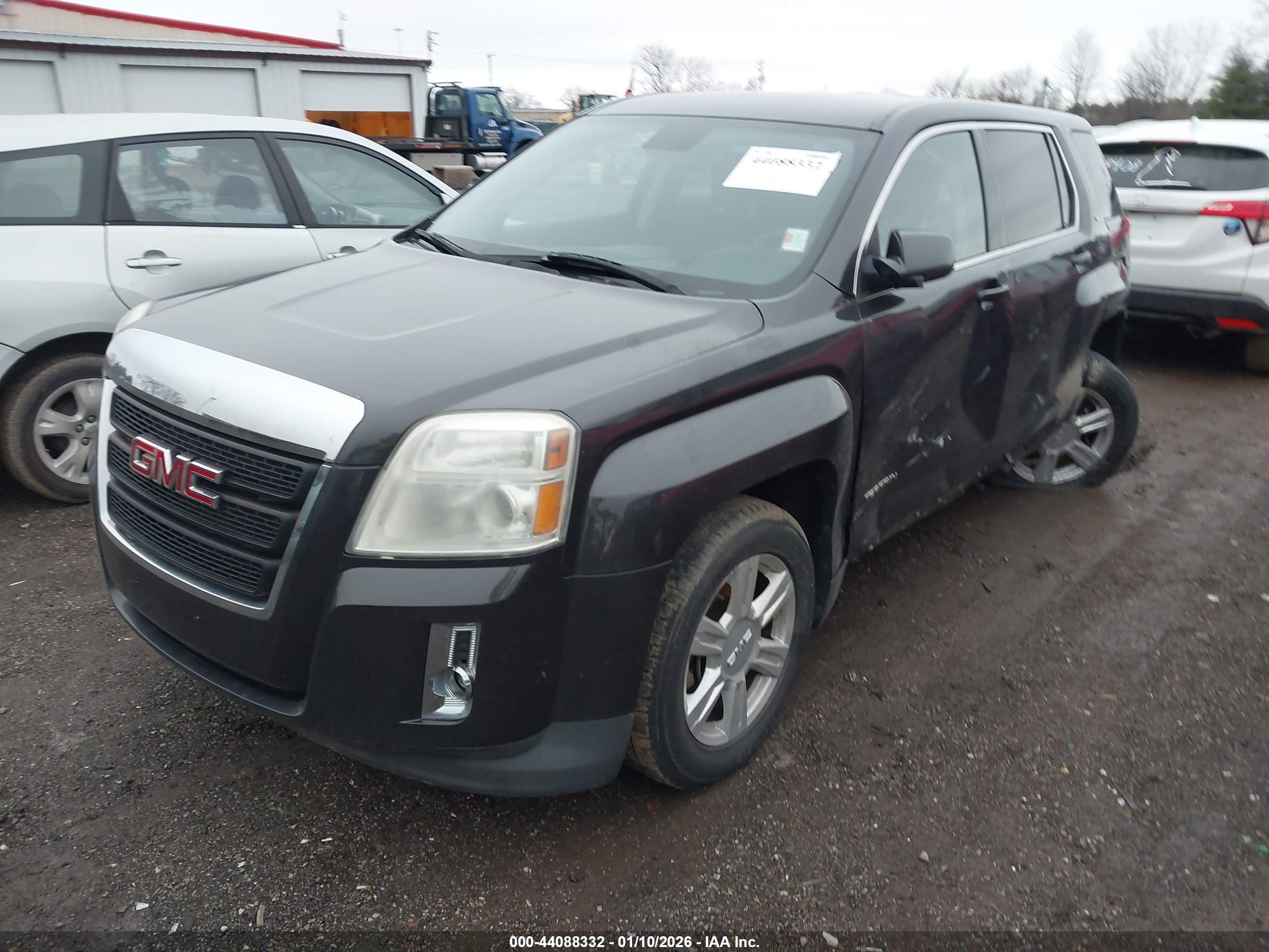 GMC TERRAIN image 2