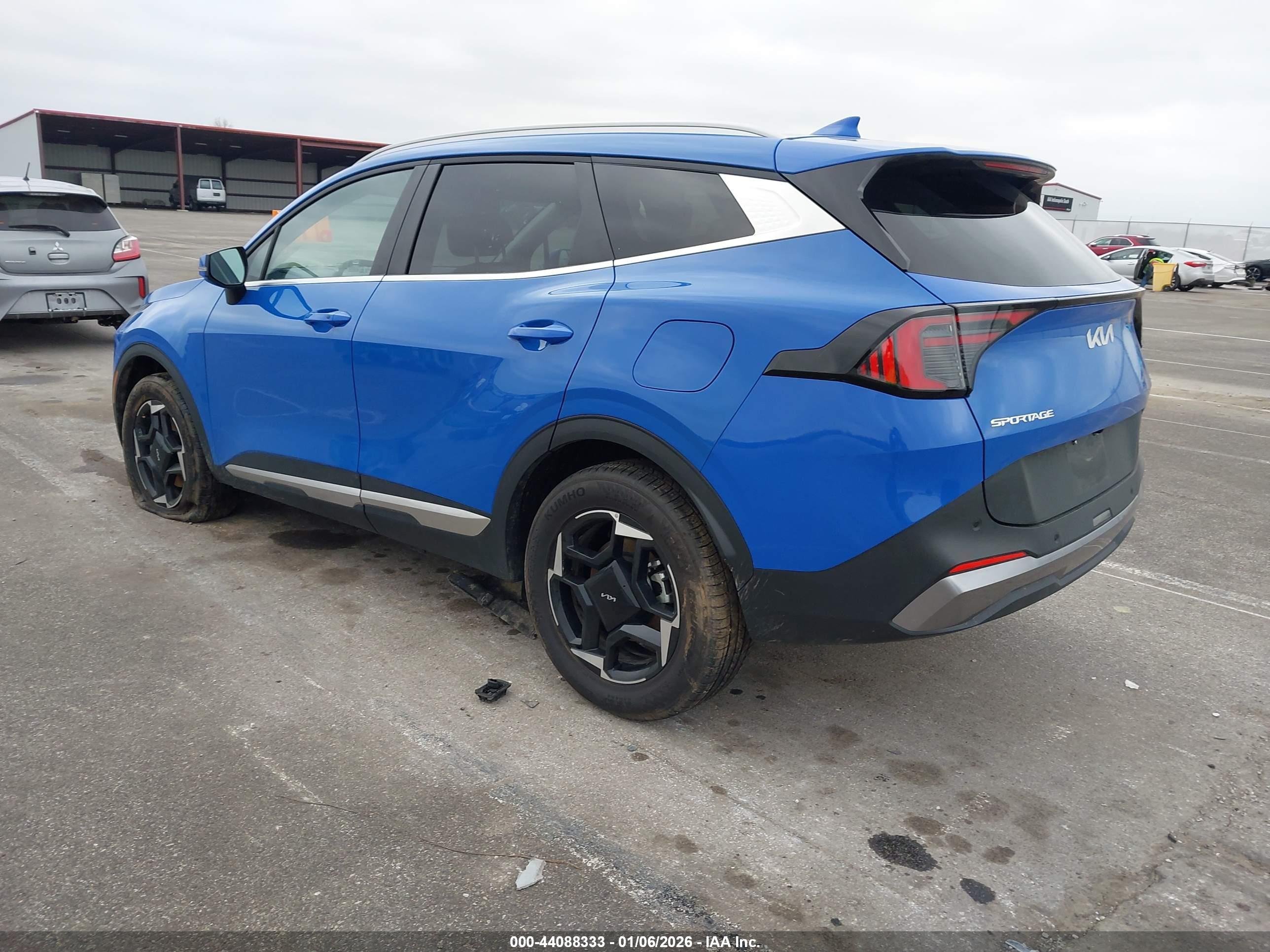 KIA SPORTAGE image 3