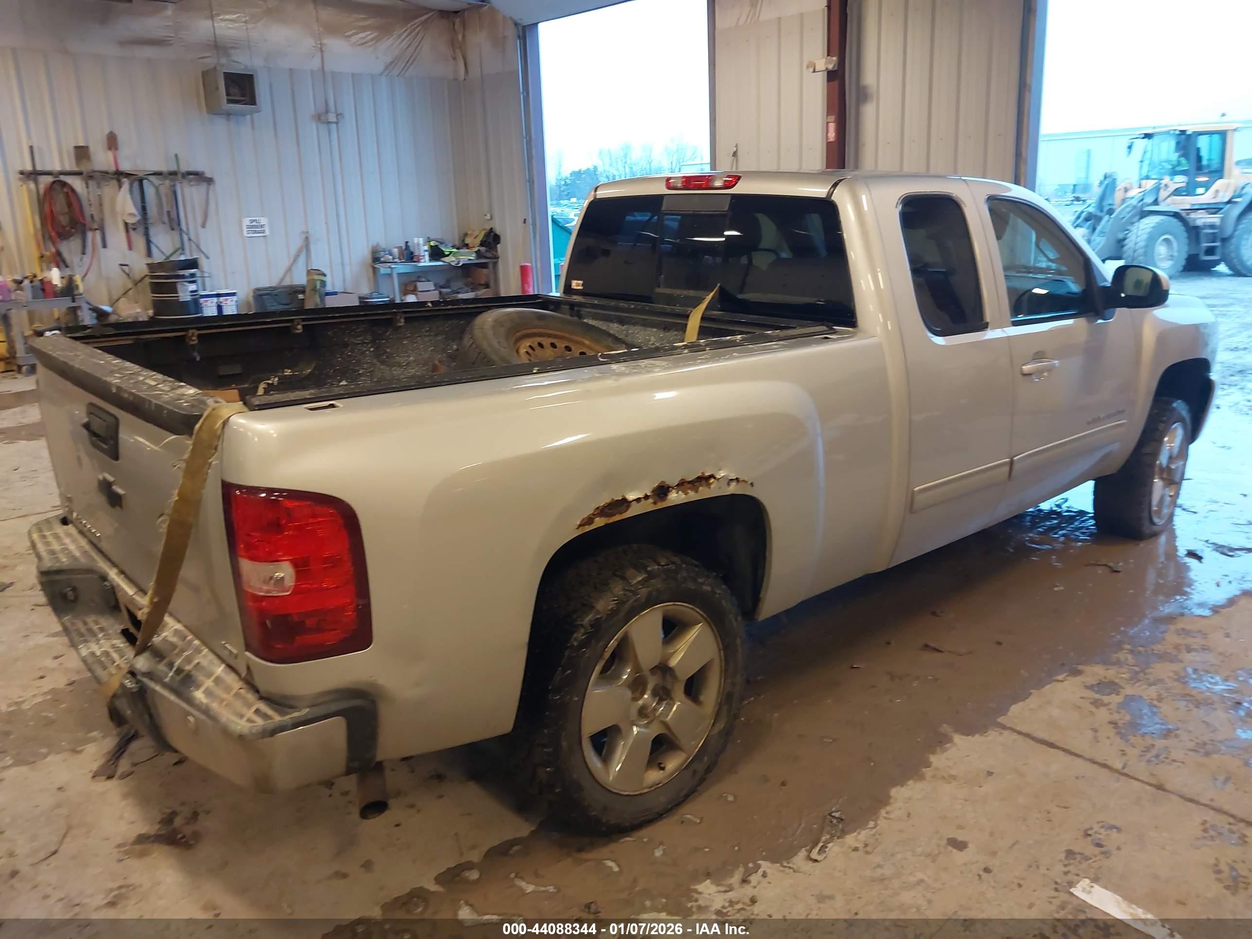 CHEVROLET SILVERADO image 4