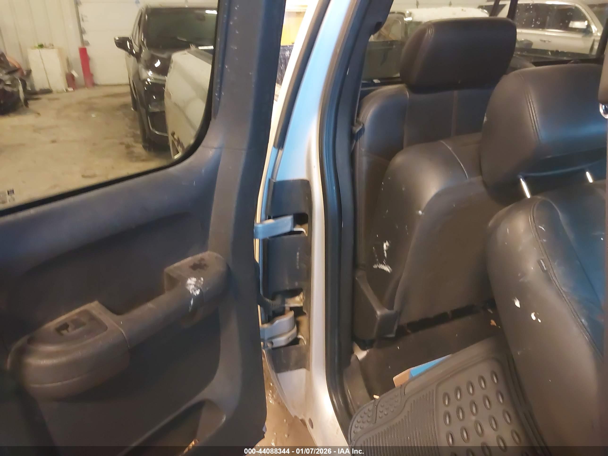 CHEVROLET SILVERADO image 8